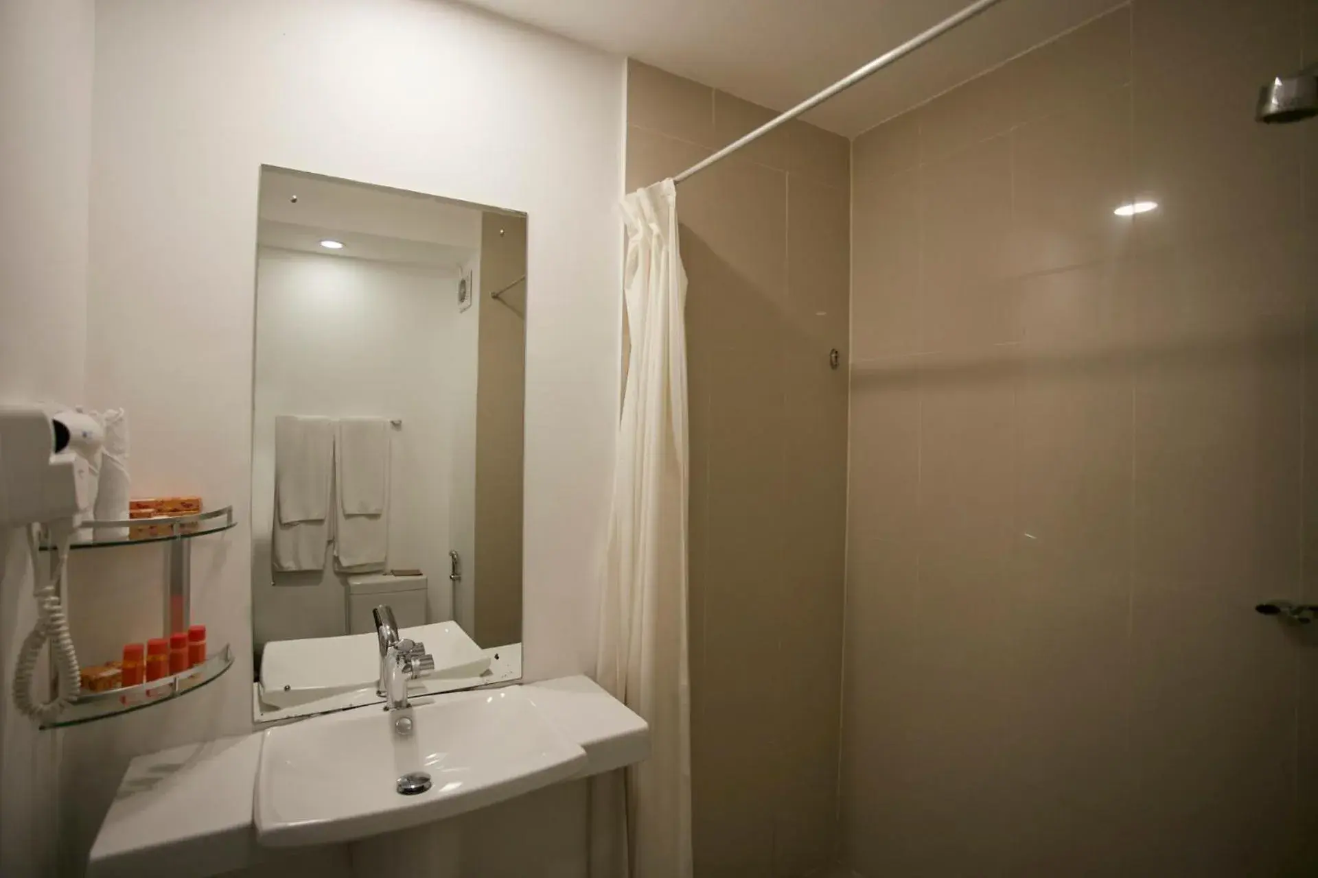 Bathroom in Citrus Hikkaduwa Bathroom in Citrus Hikkaduwa