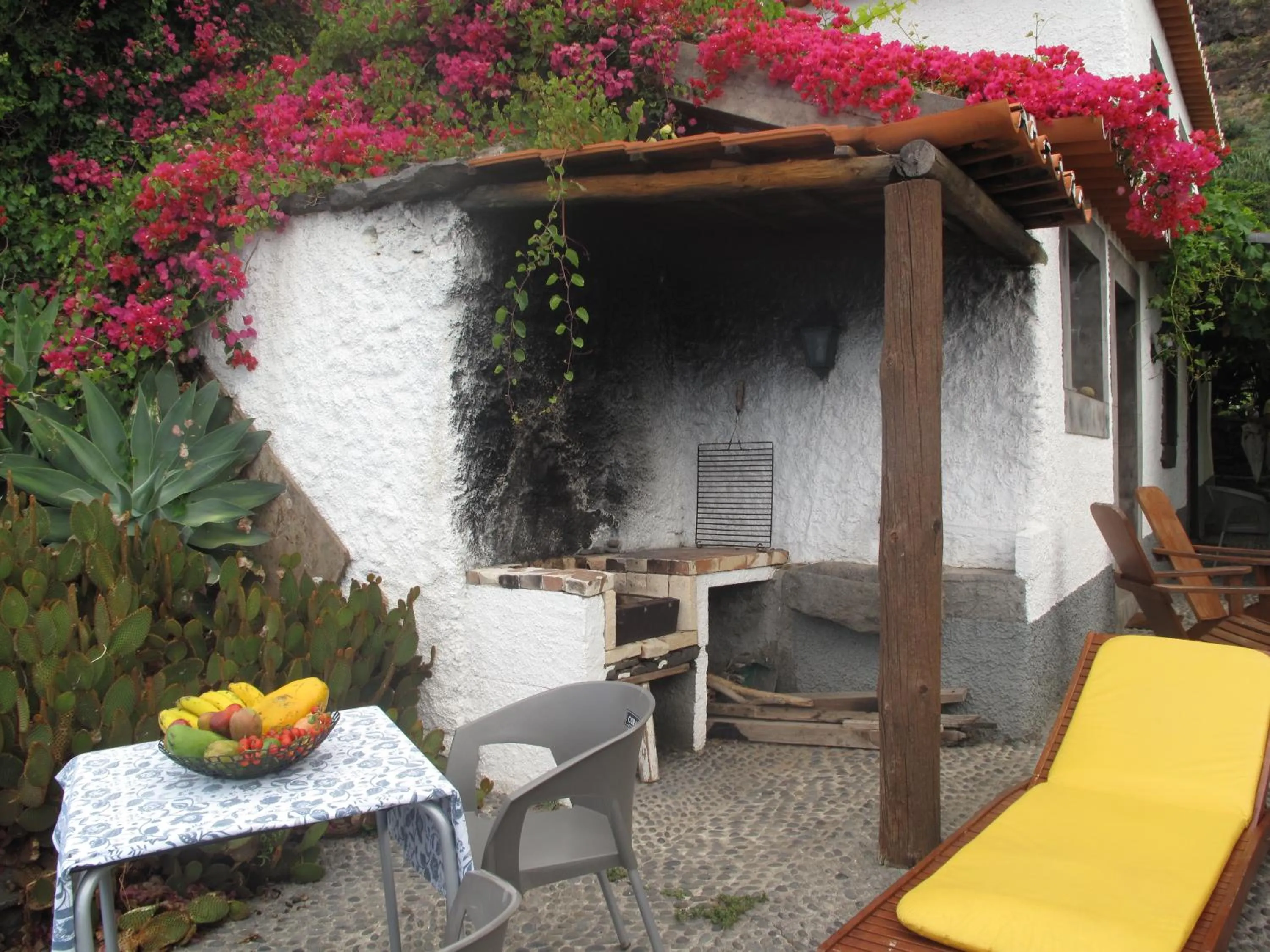 BBQ facilities in Faja dos Padres