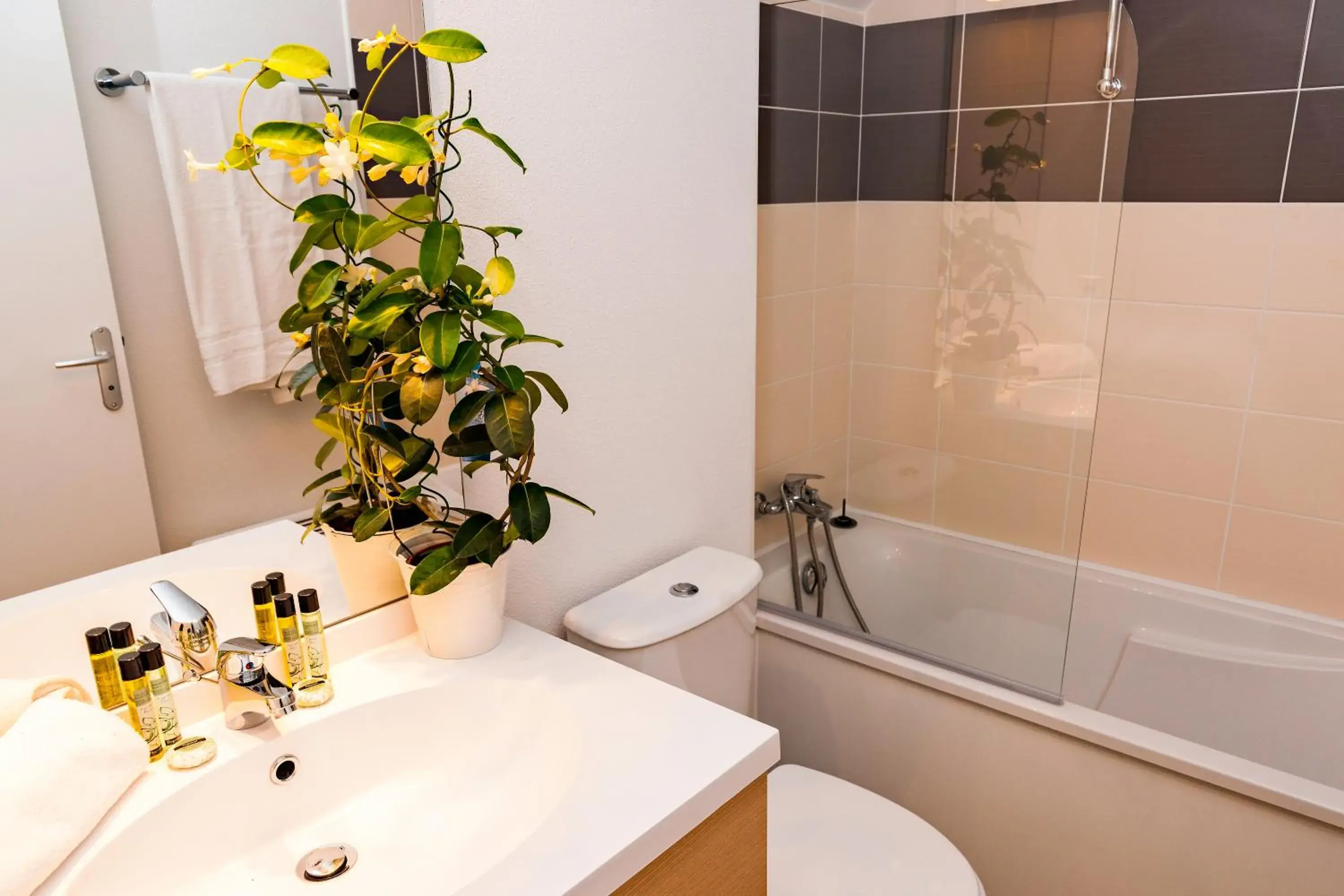 One-Bedroom Maisonette (4 Adults) in Lagrange Vacances Domaine de Val Queven One-Bedroom Maisonette (4 Adults) in Lagrange Vacances Domaine de Val Queven