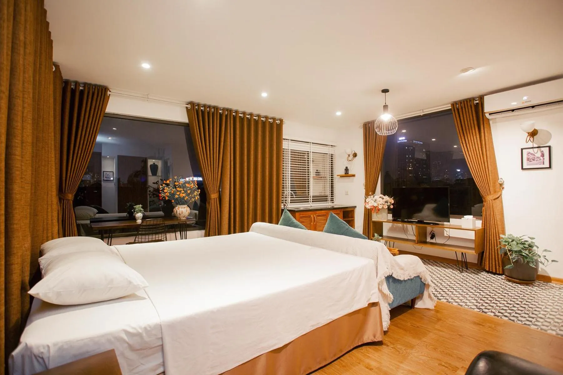 TV and multimedia, Bed in Dinh Ami Hanoi Hotel