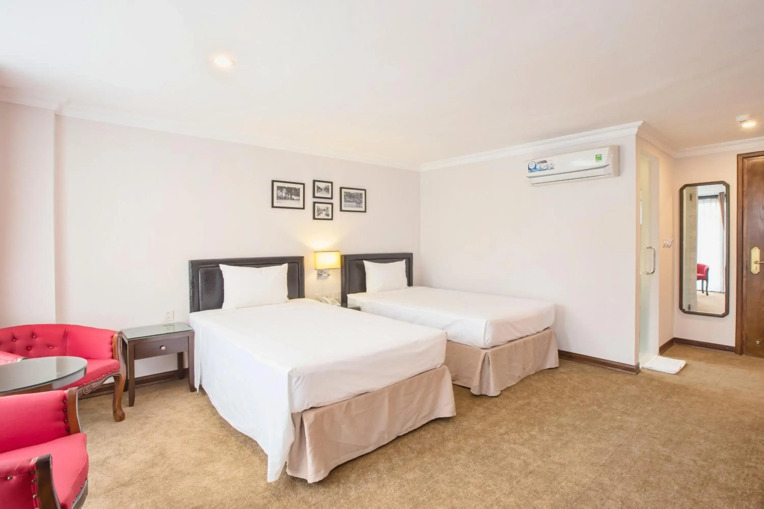 Shower, Bed in Dinh Ami Hanoi Hotel Shower, Bed in Dinh Ami Hanoi Hotel