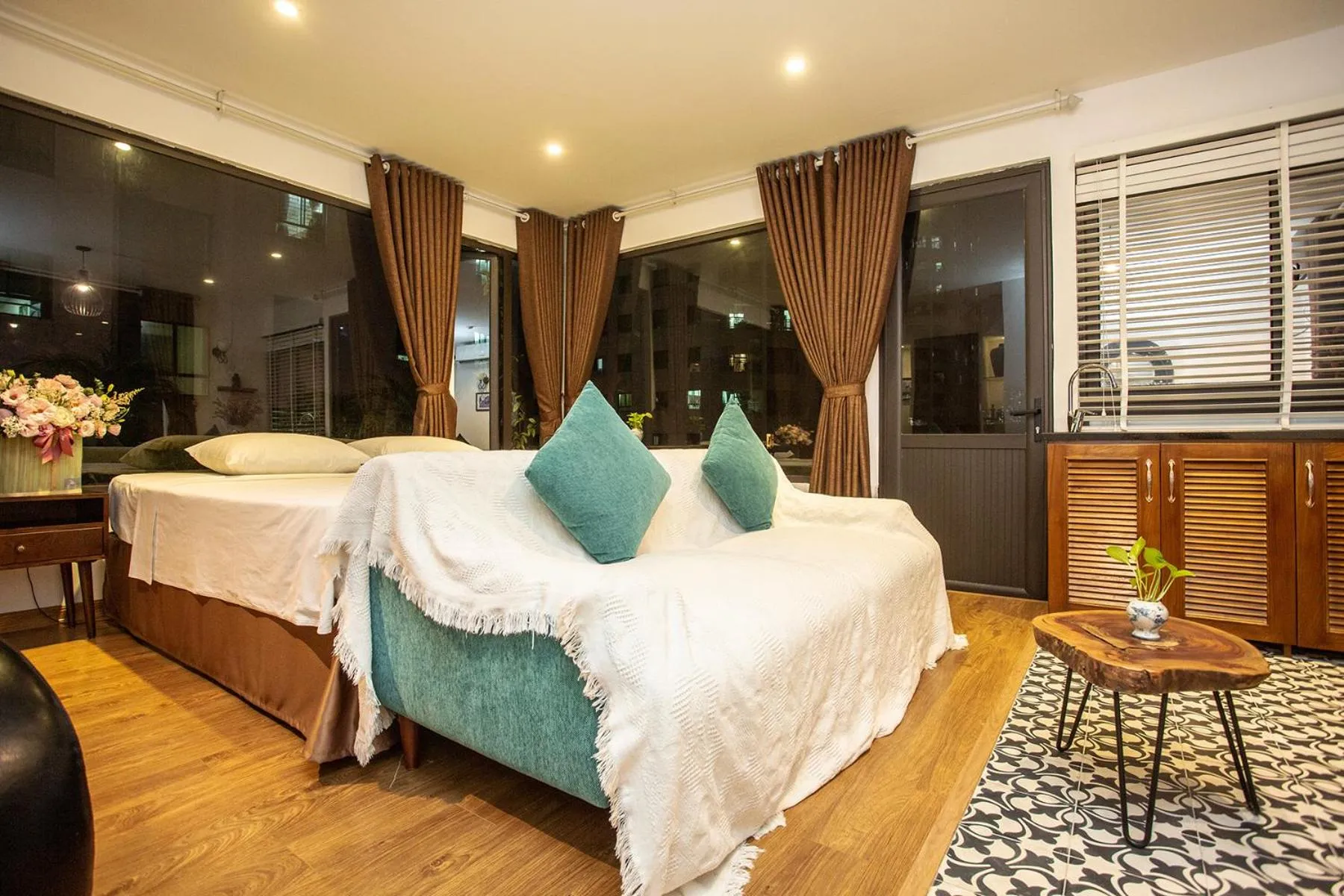 Shower, Bed in Dinh Ami Hanoi Hotel