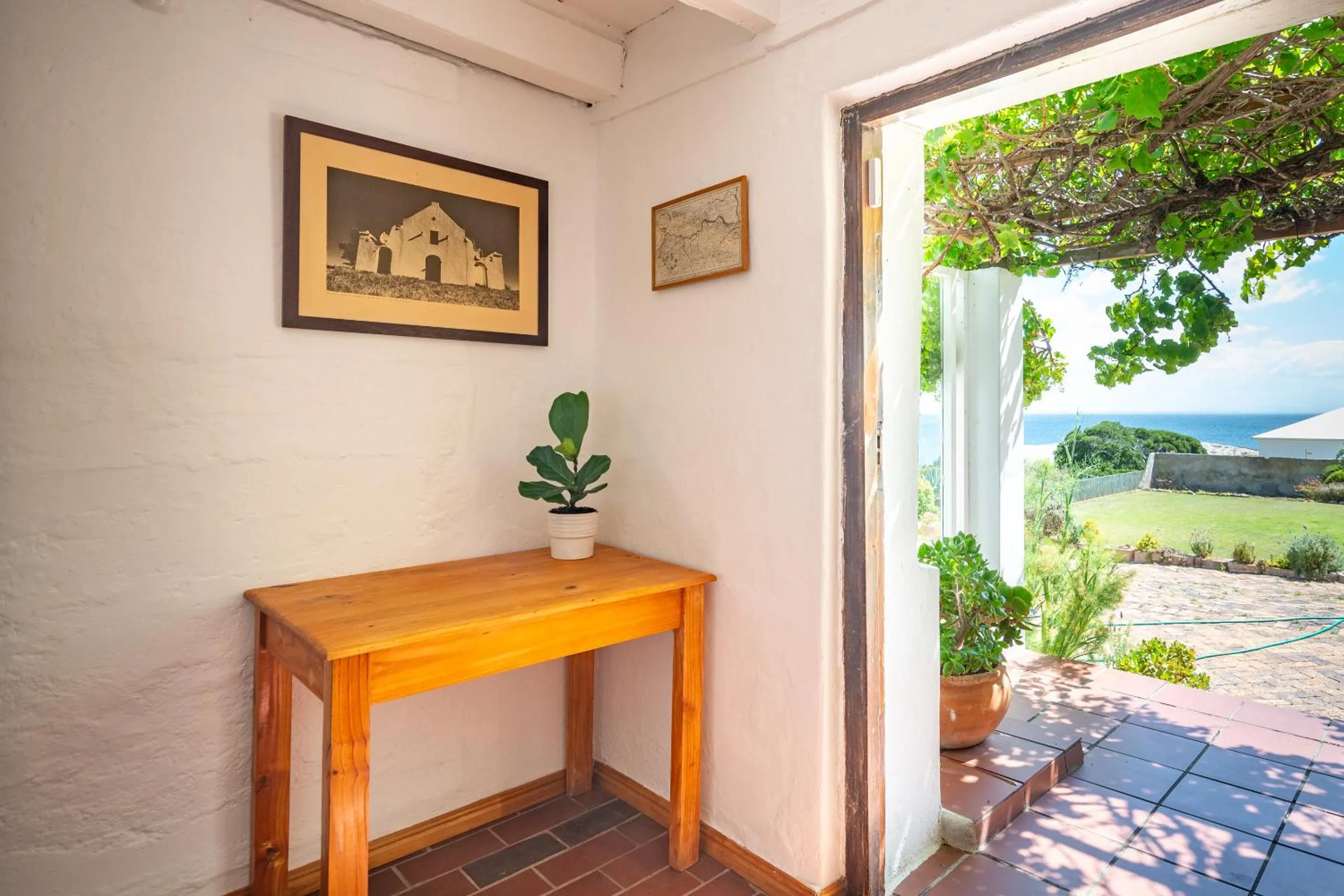 Facade/entrance in Bosky Dell on Boulders Beach
