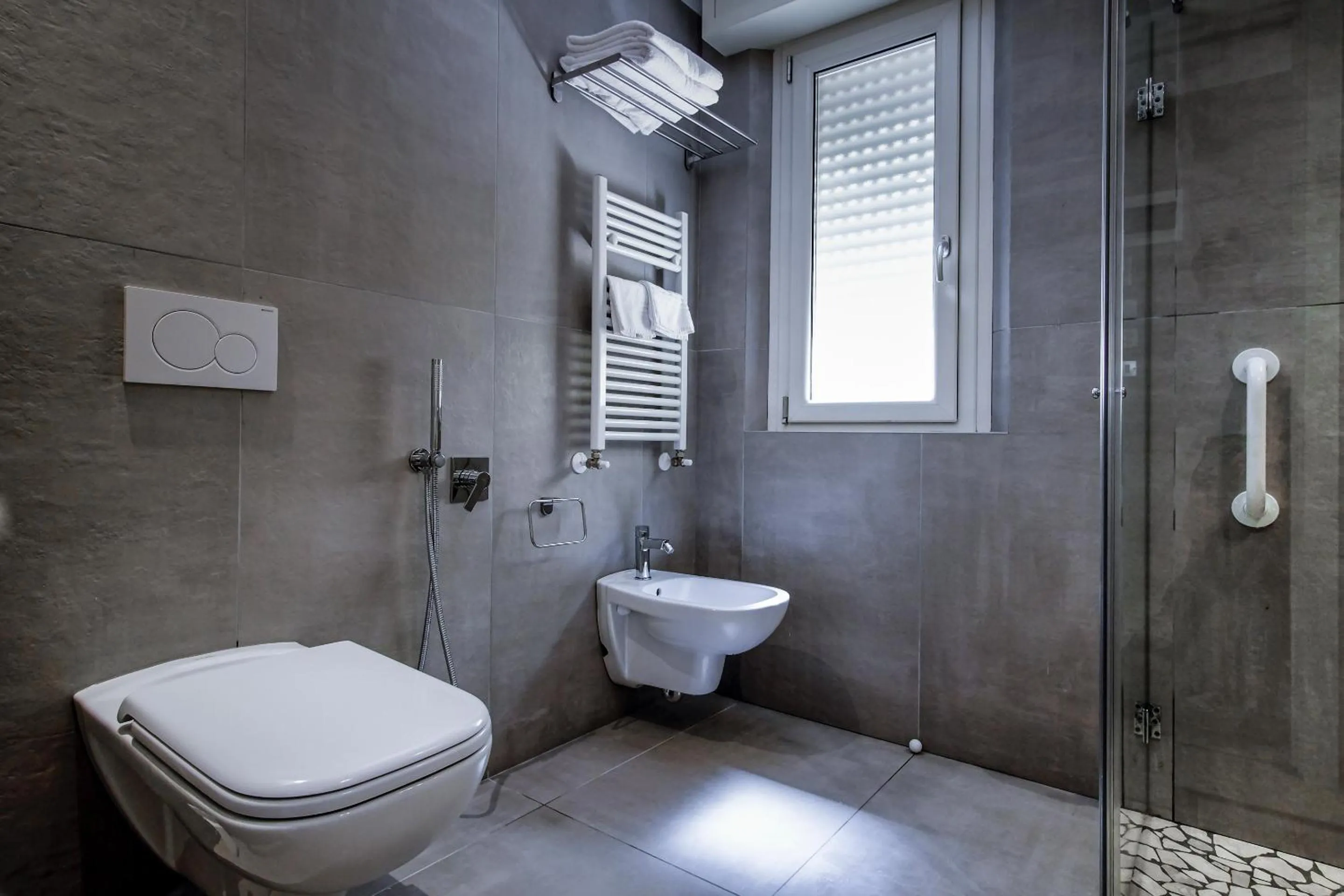 Shower in Hotel Mocambo Riccione CENTRALISSIMO AL MARE