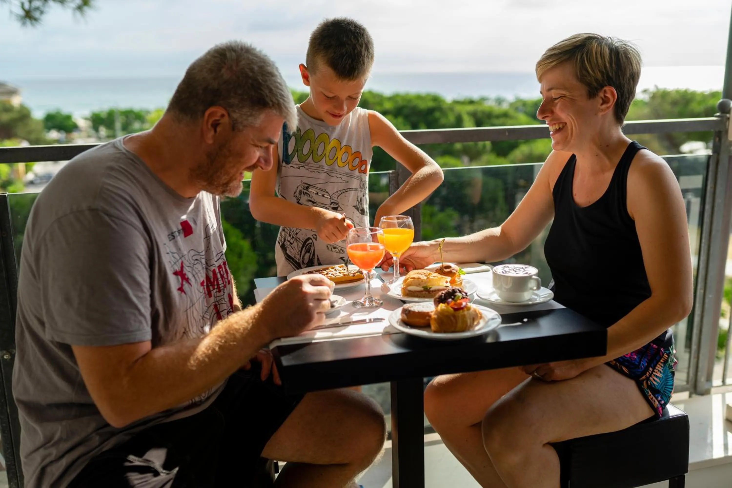 People in Hotel Mocambo Riccione CENTRALISSIMO AL MARE