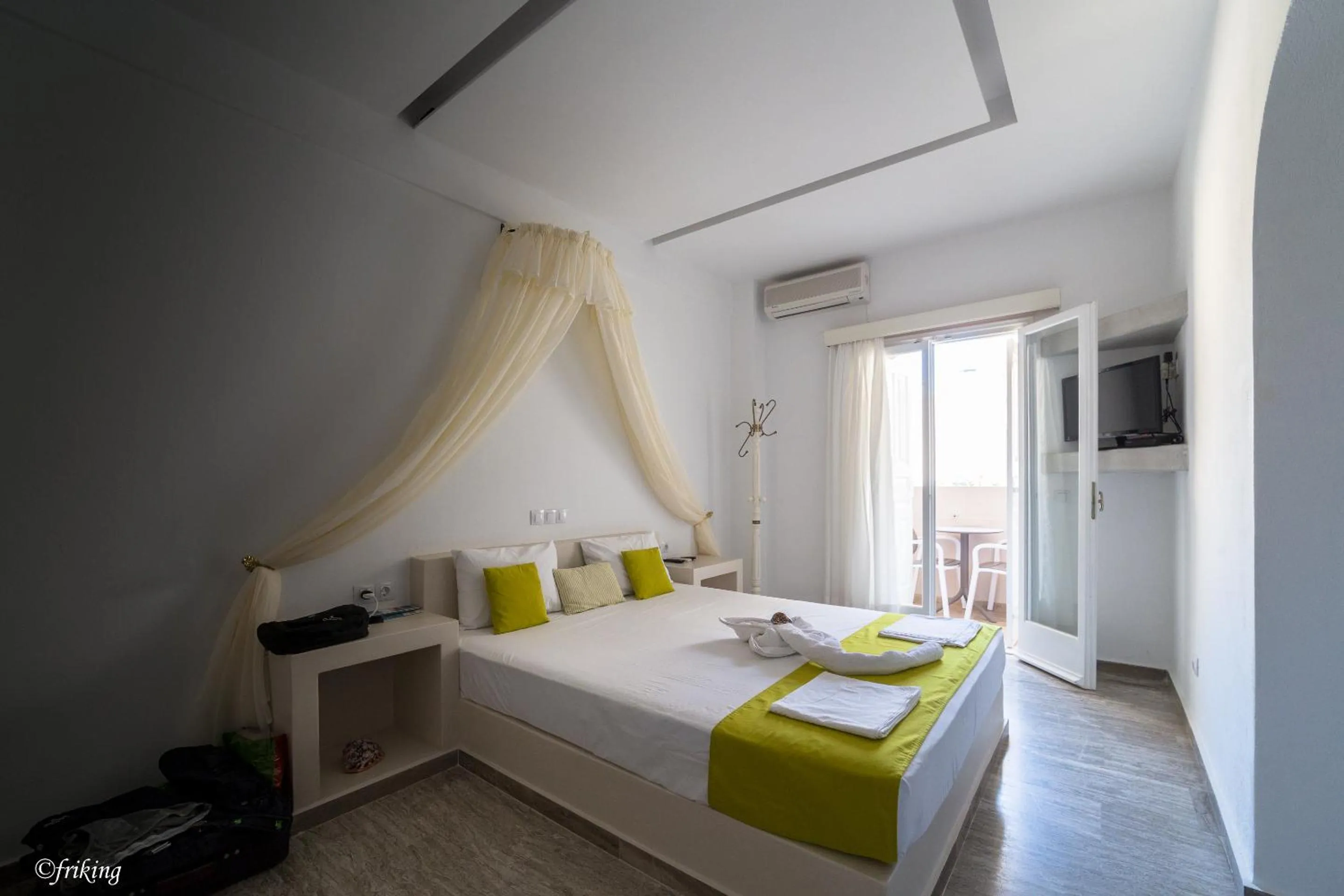 Day, Bed in Argiris Studios