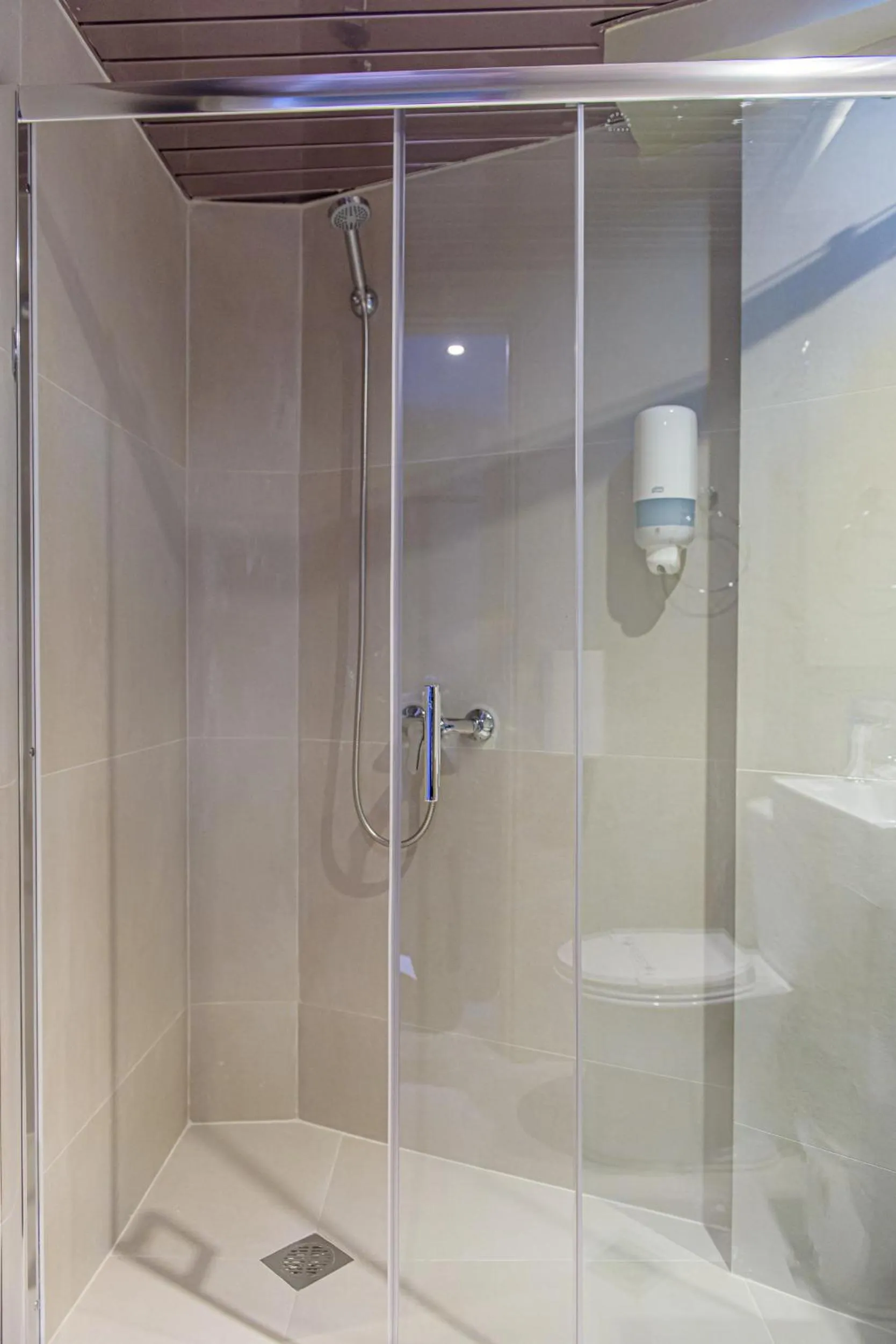 Shower in Hotel Nafpaktos