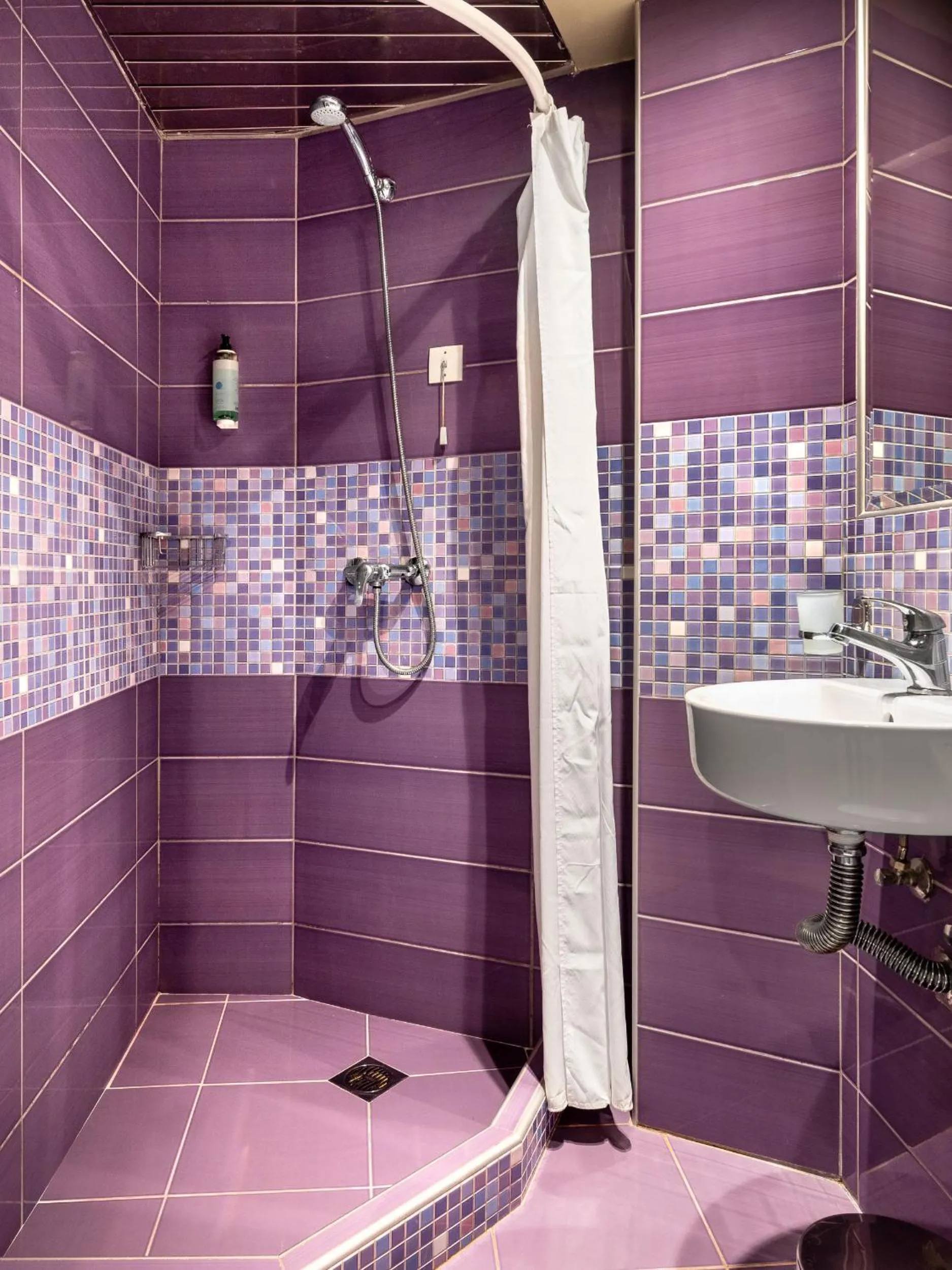 Shower in Hotel Nafpaktos