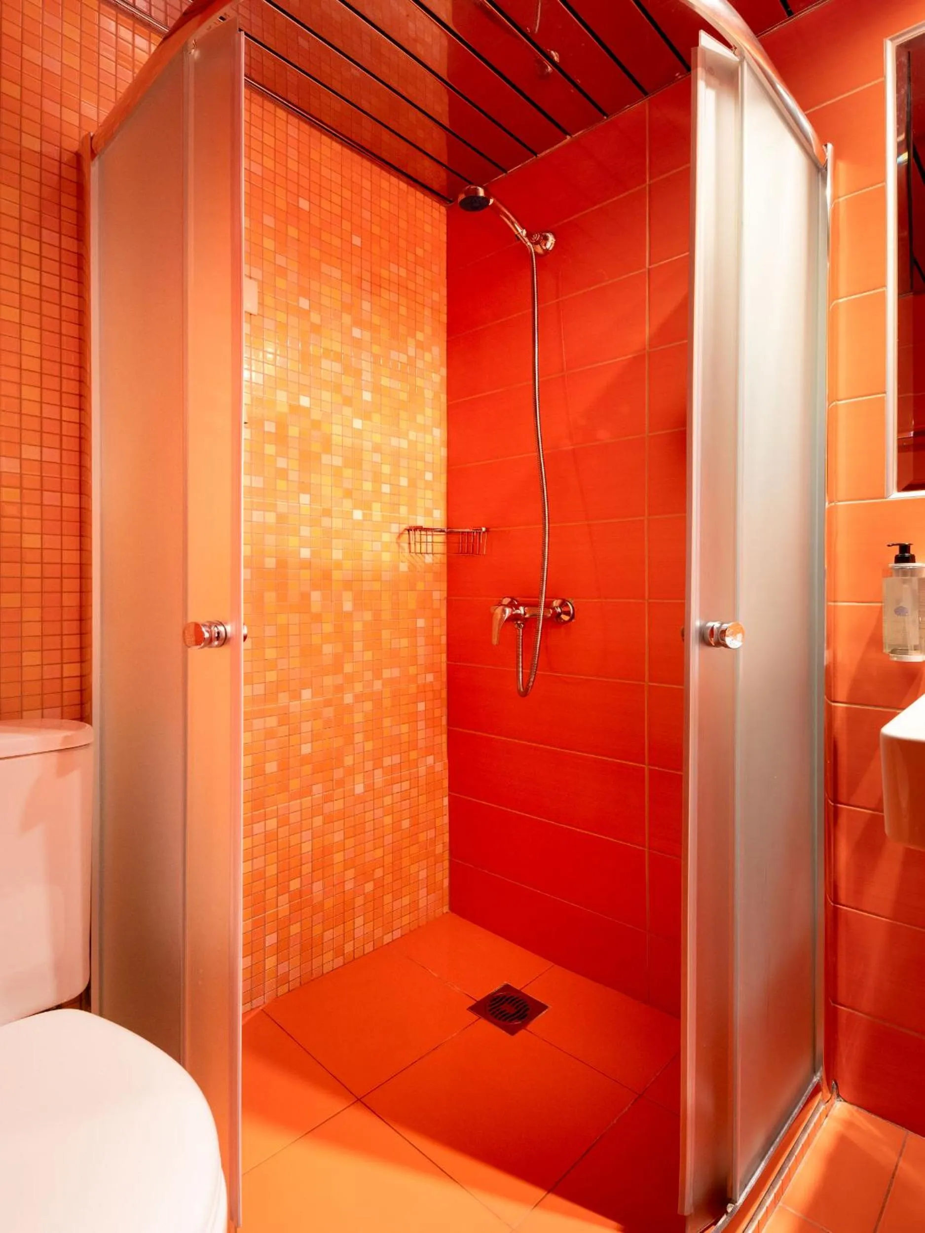 Shower in Hotel Nafpaktos