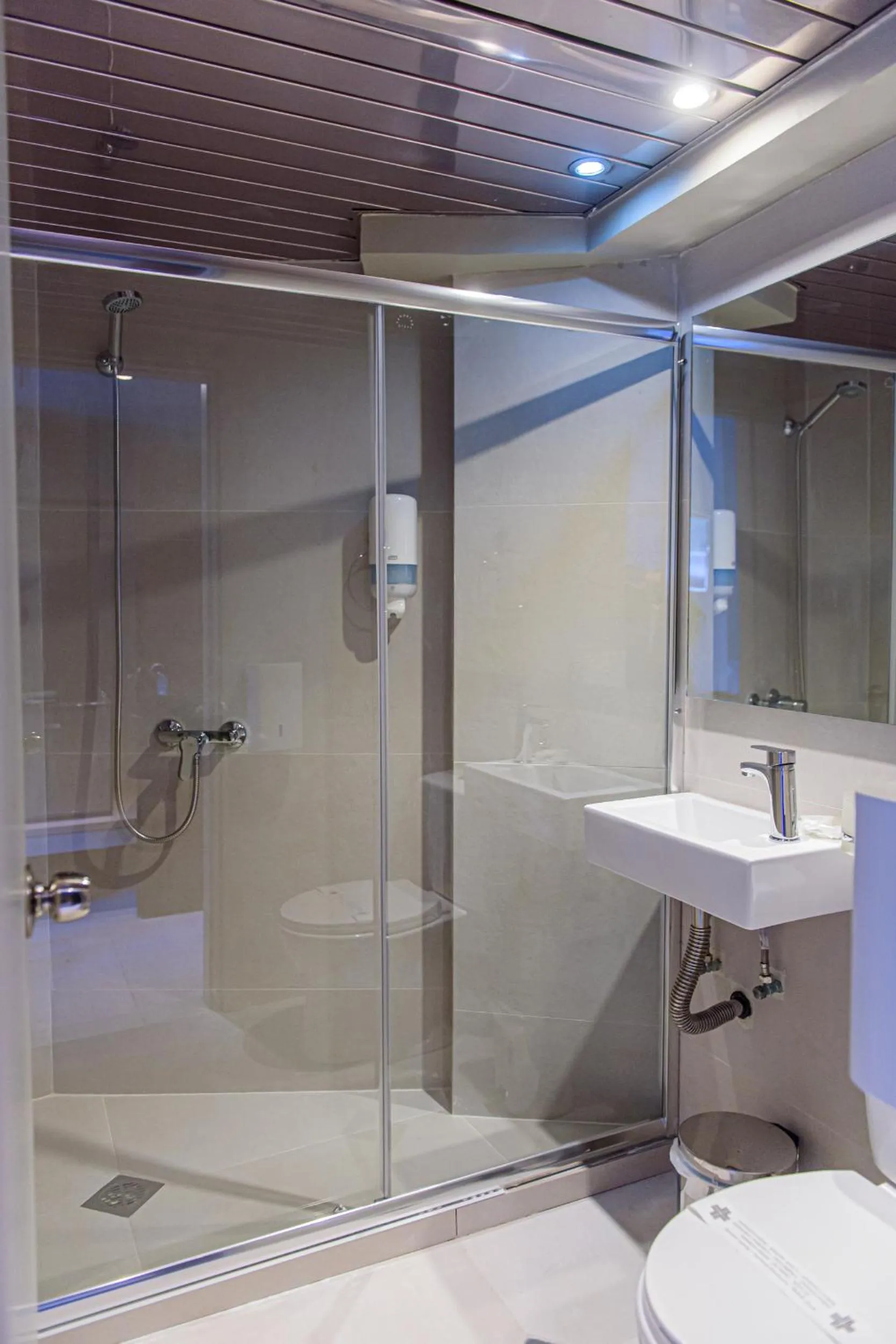 Shower in Hotel Nafpaktos