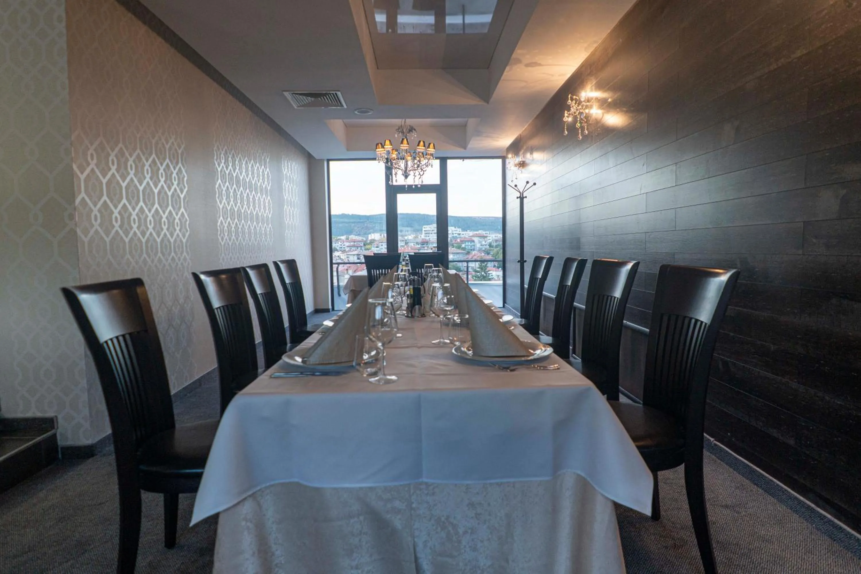 Restaurant/places to eat in Grand Hotel Shumen