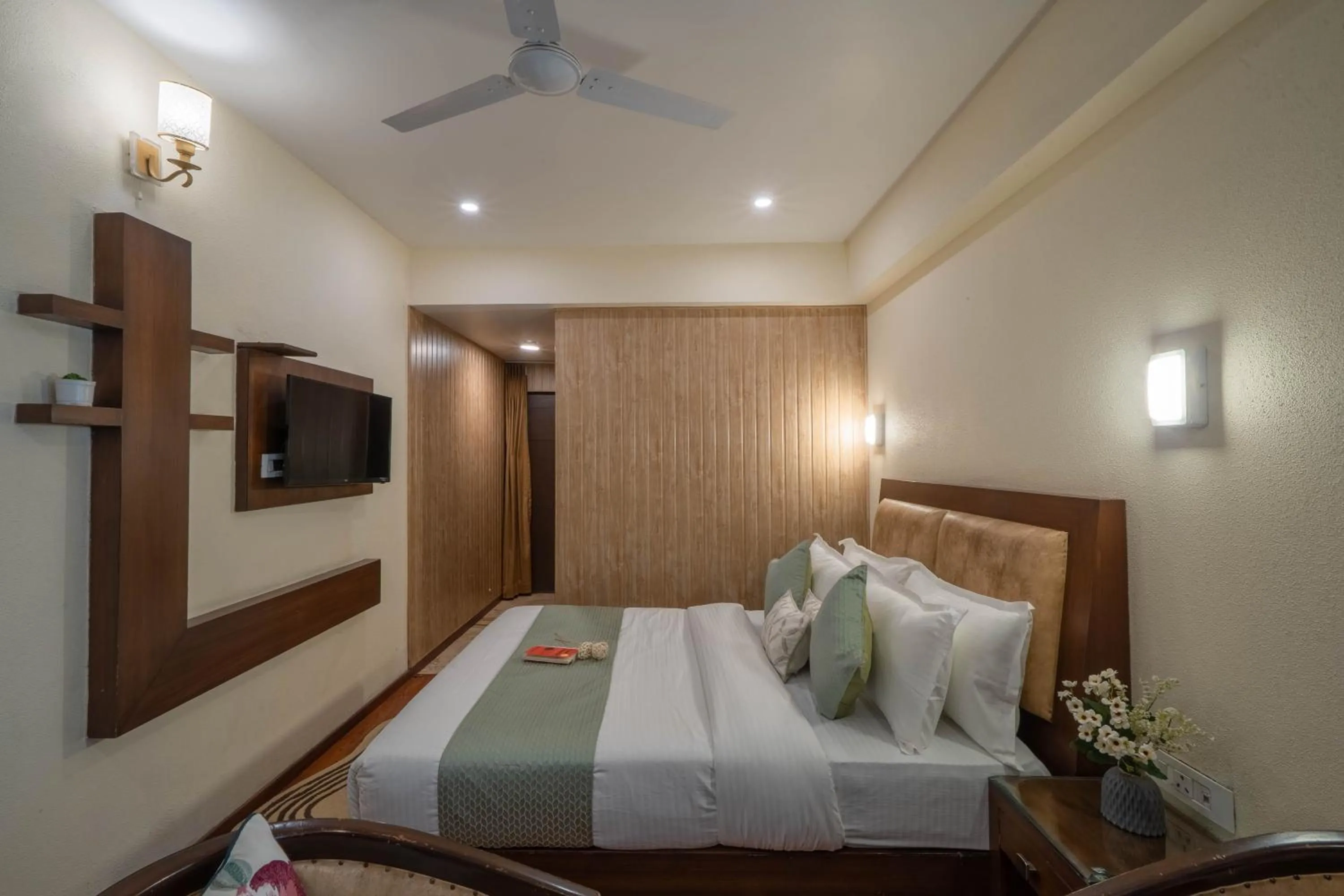 Bed in Perfectstayz Premium The Pride at mall road