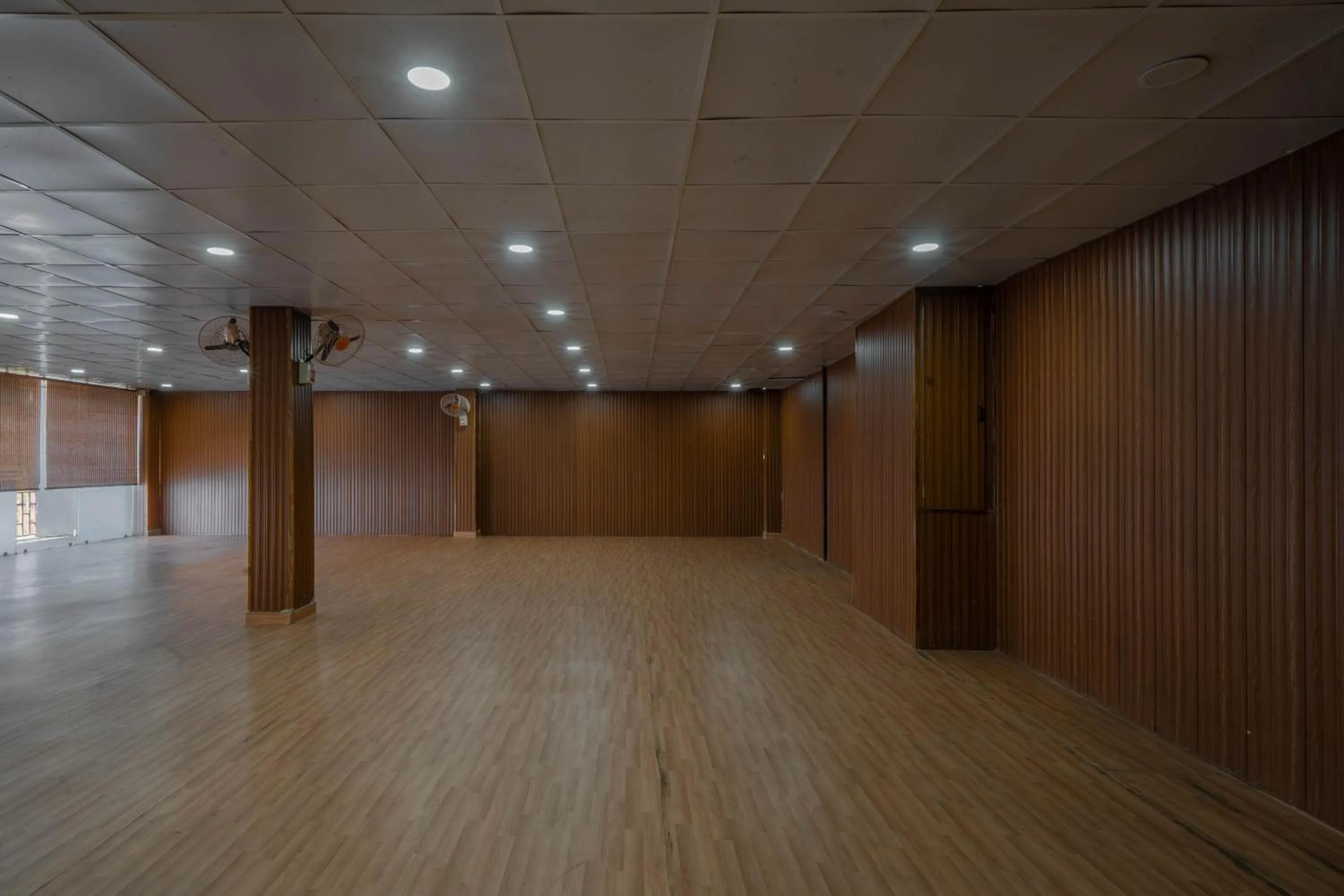 Banquet/Function facilities in Perfectstayz Premium The Pride at mall road