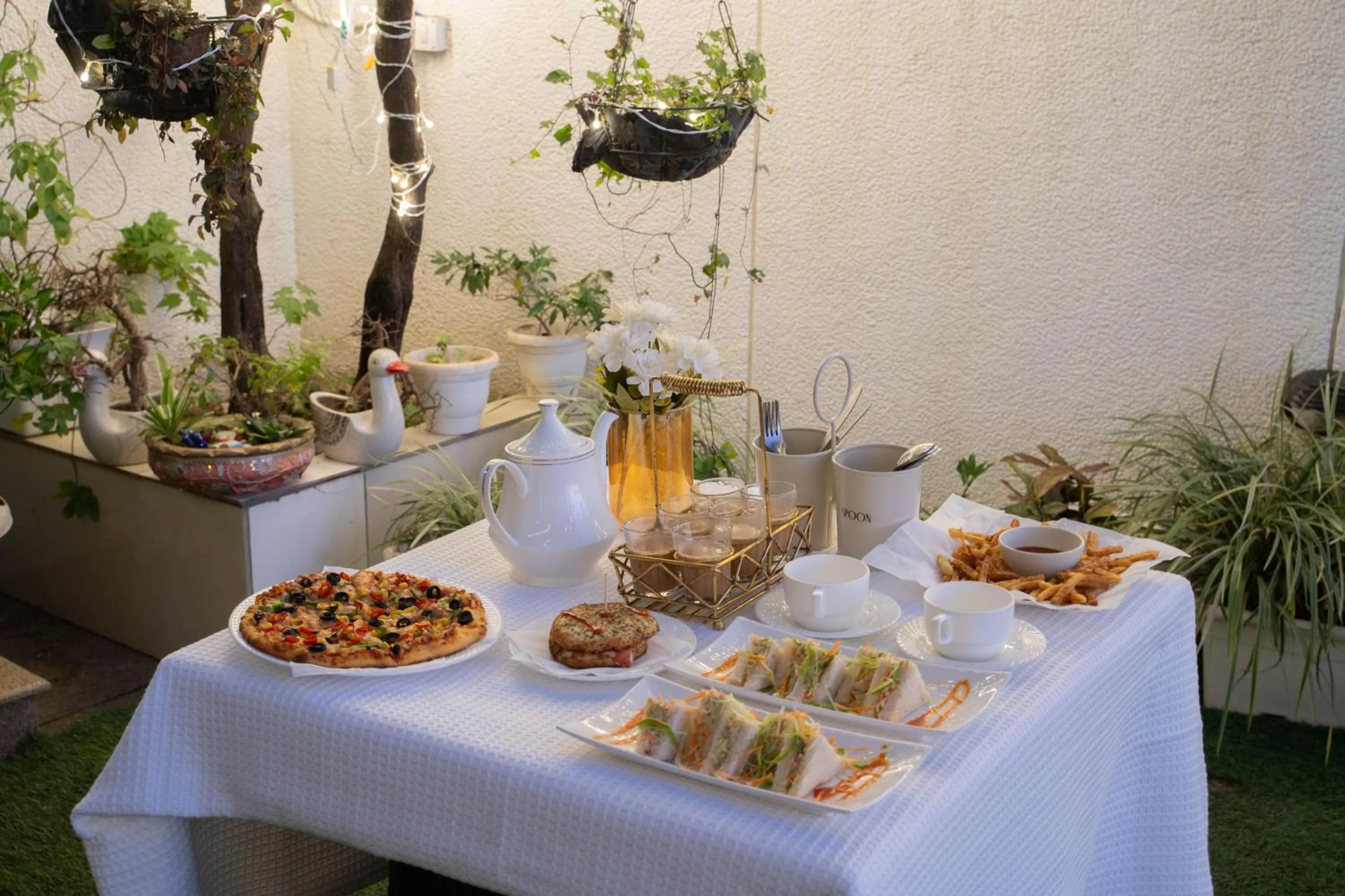 Food in Perfectstayz Premium The Pride at mall road