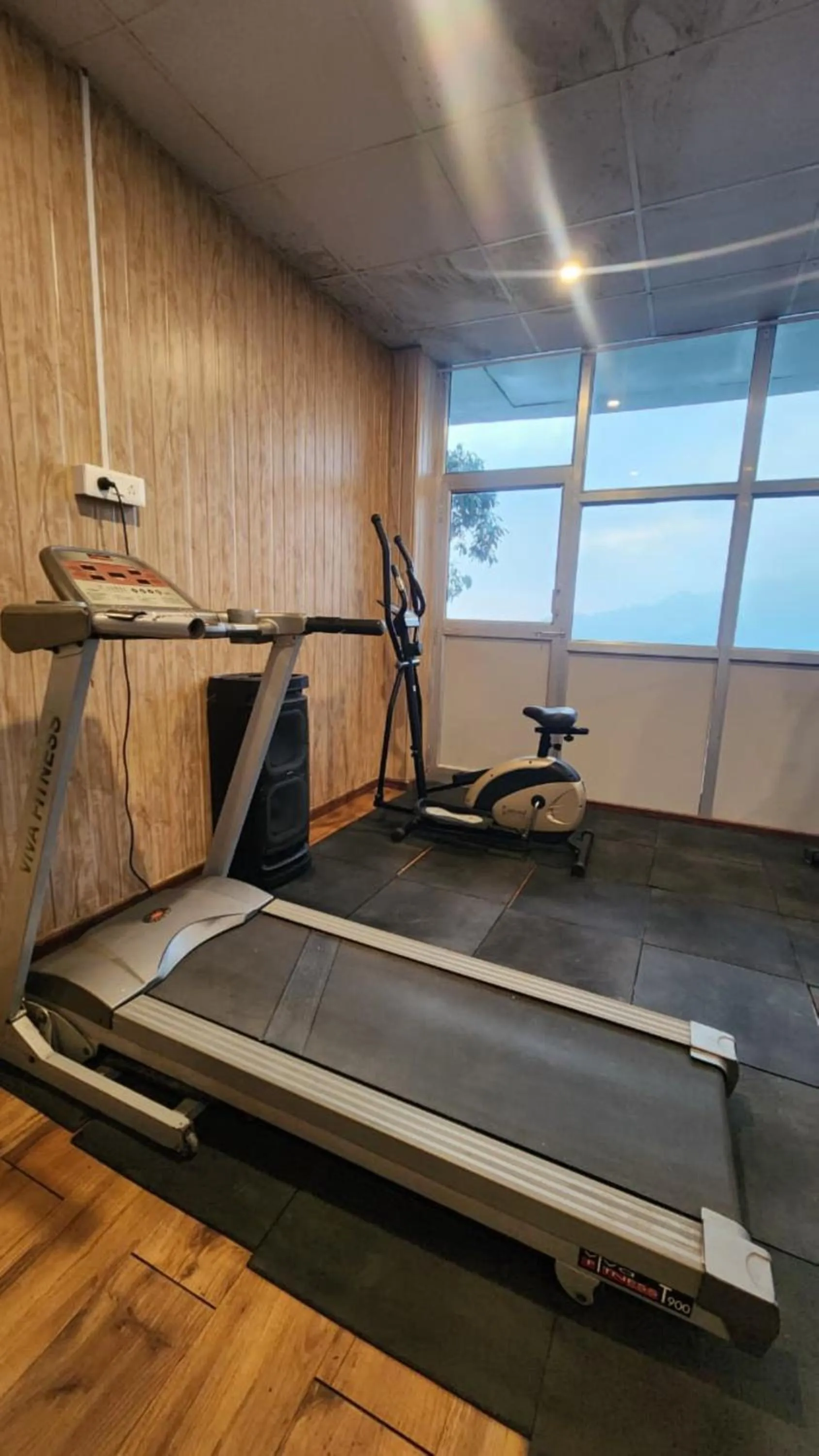 Fitness centre/facilities in Perfectstayz Premium The Pride at mall road