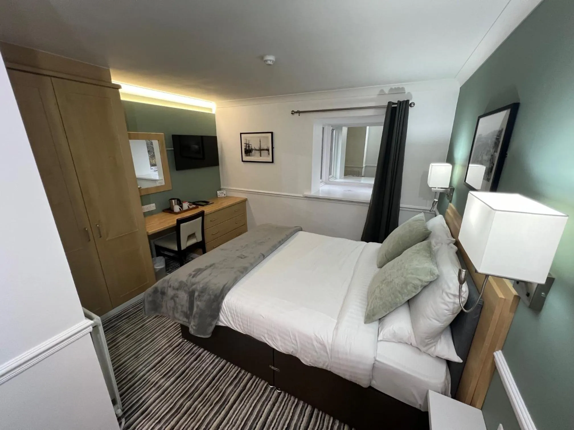 Bed in Millfields Hotel