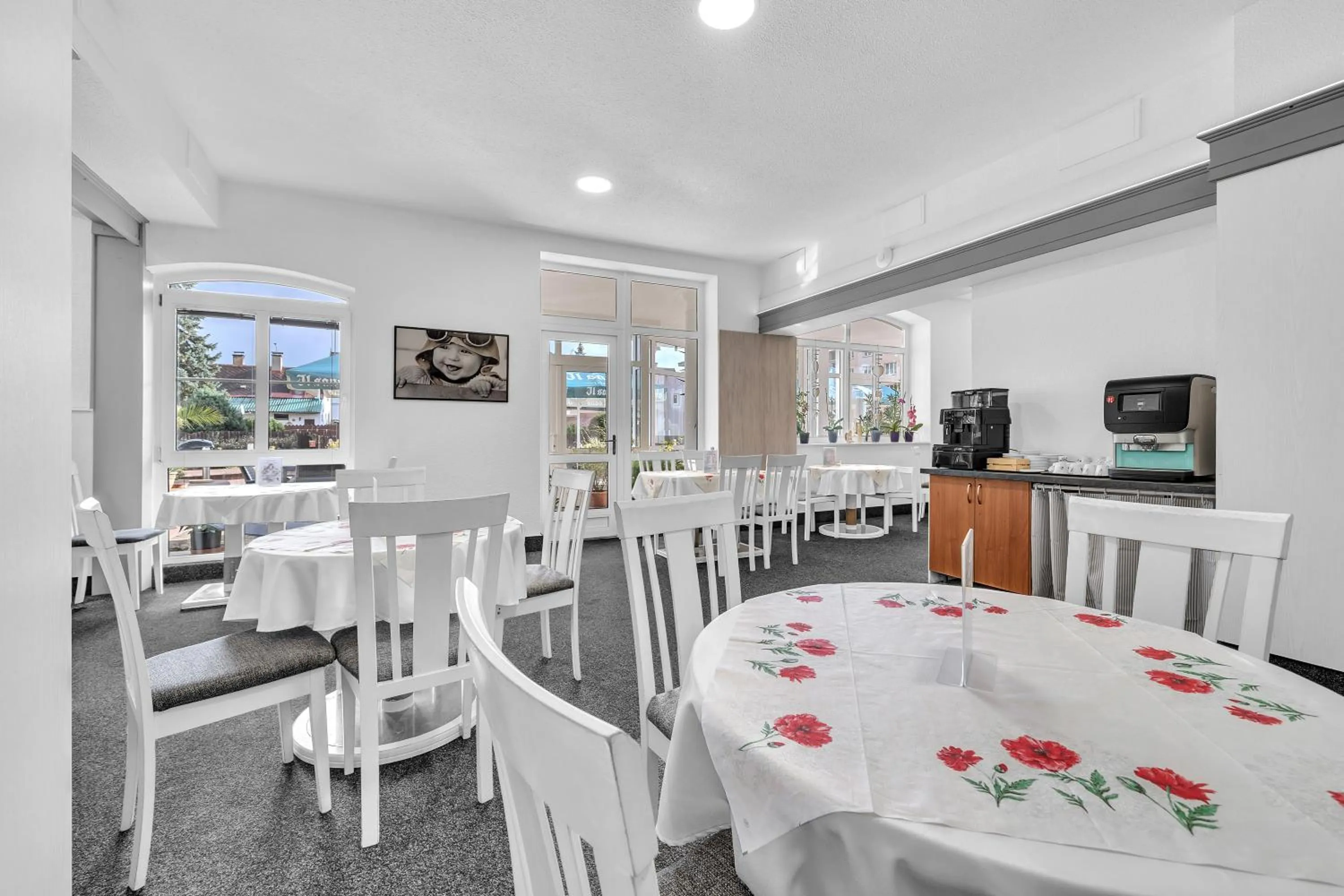 Restaurant/places to eat in Hotel Ferdinand