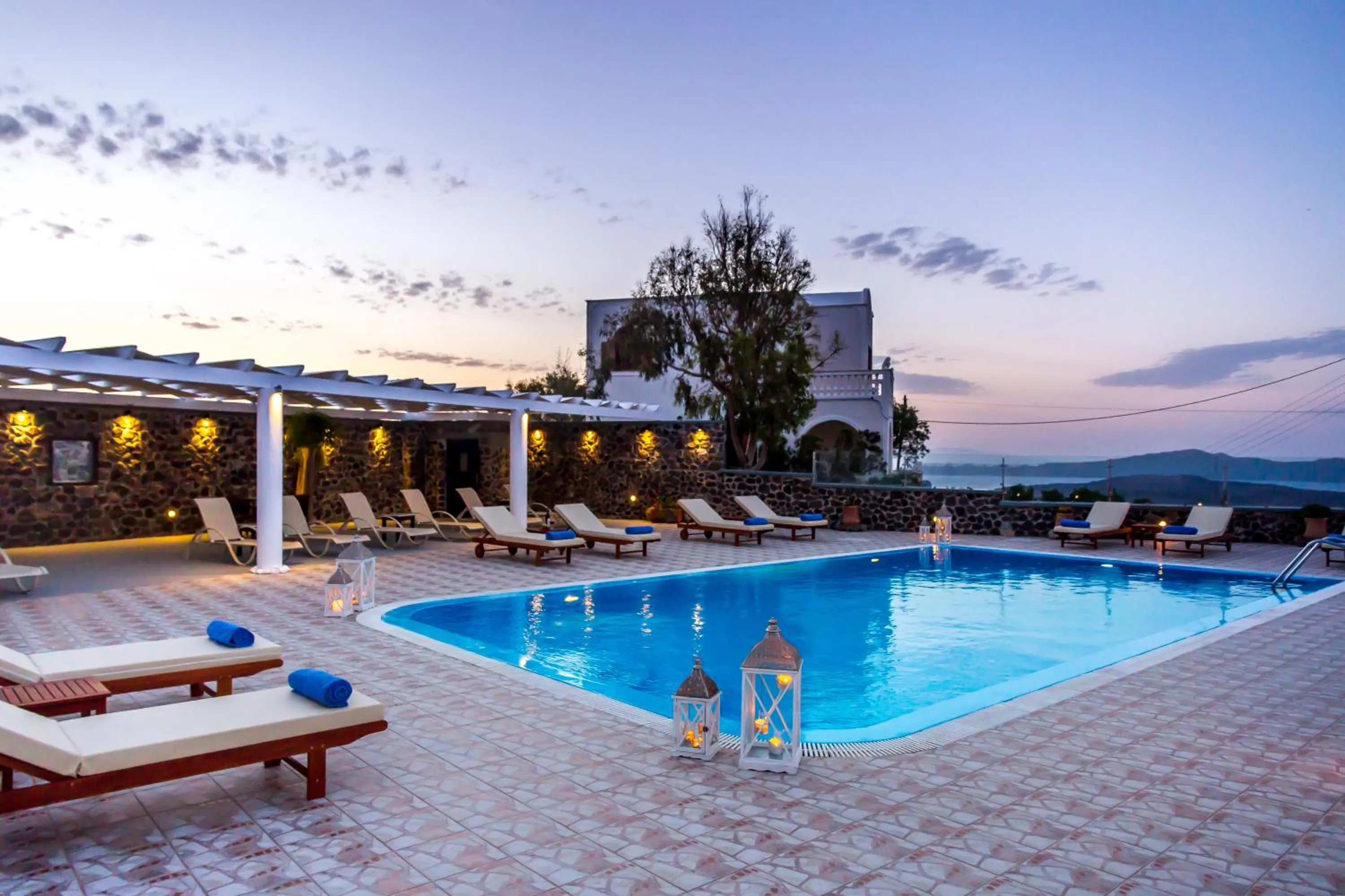 Facade/entrance in Sigal Villa