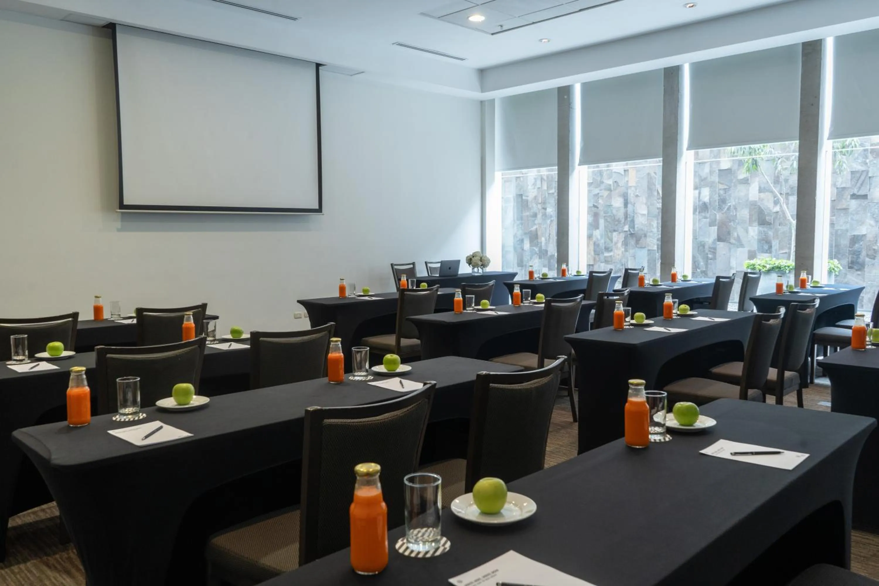 Meeting/conference room in Pullman Lima San Isidro