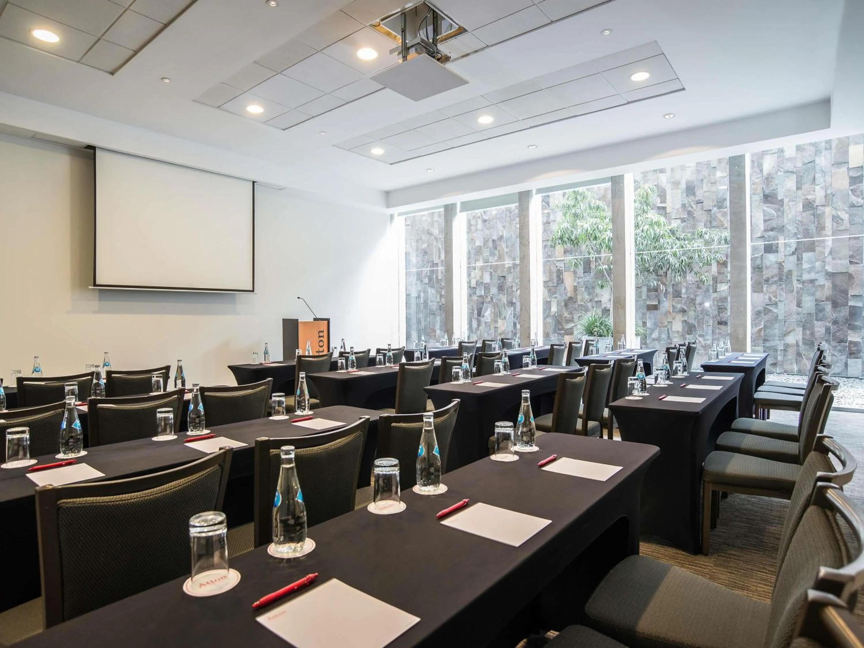 Meeting/conference room in Pullman Lima San Isidro
