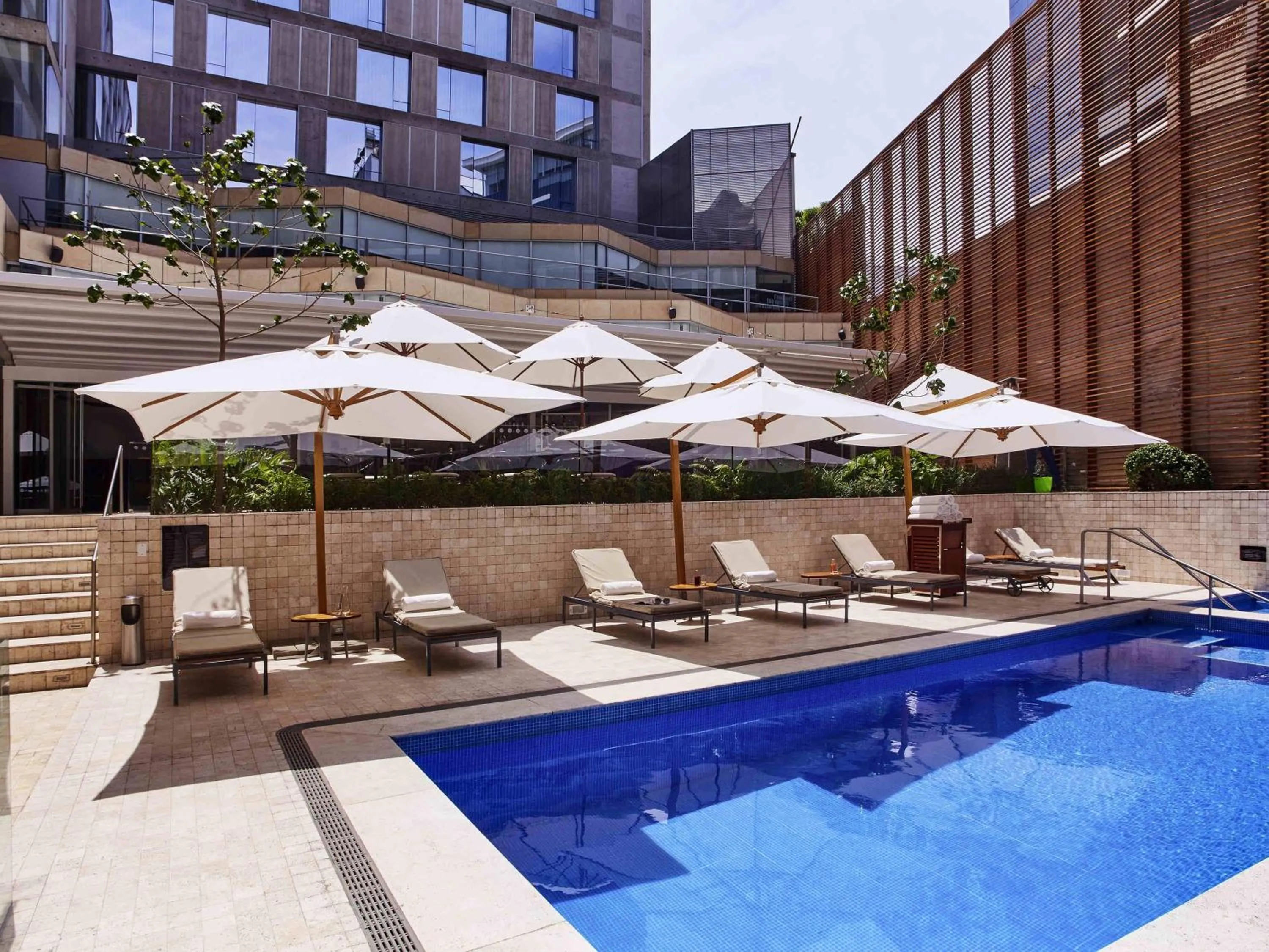 Property building in Pullman Lima San Isidro