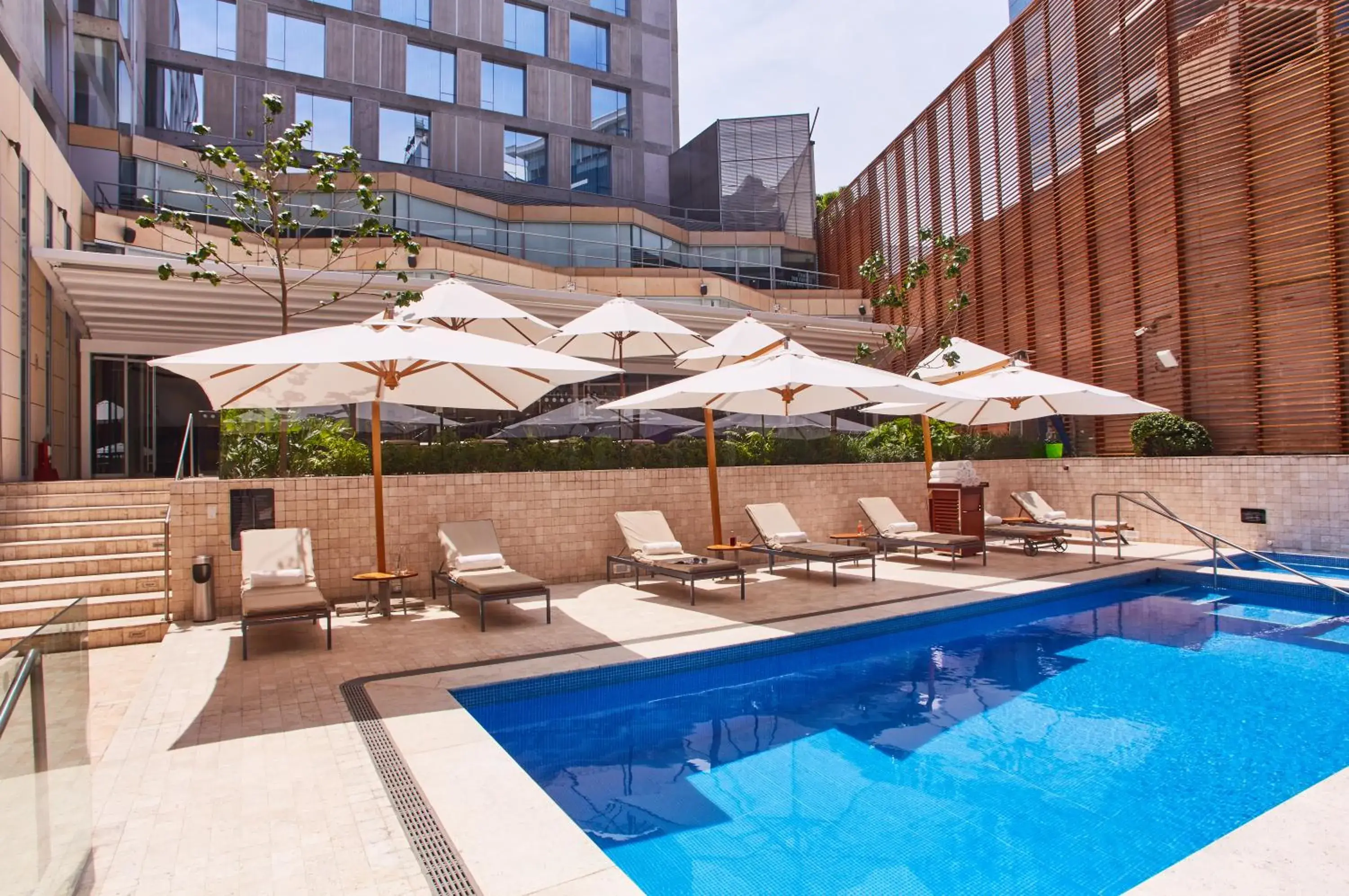 Swimming pool in Pullman Lima San Isidro Swimming pool in Pullman Lima San Isidro