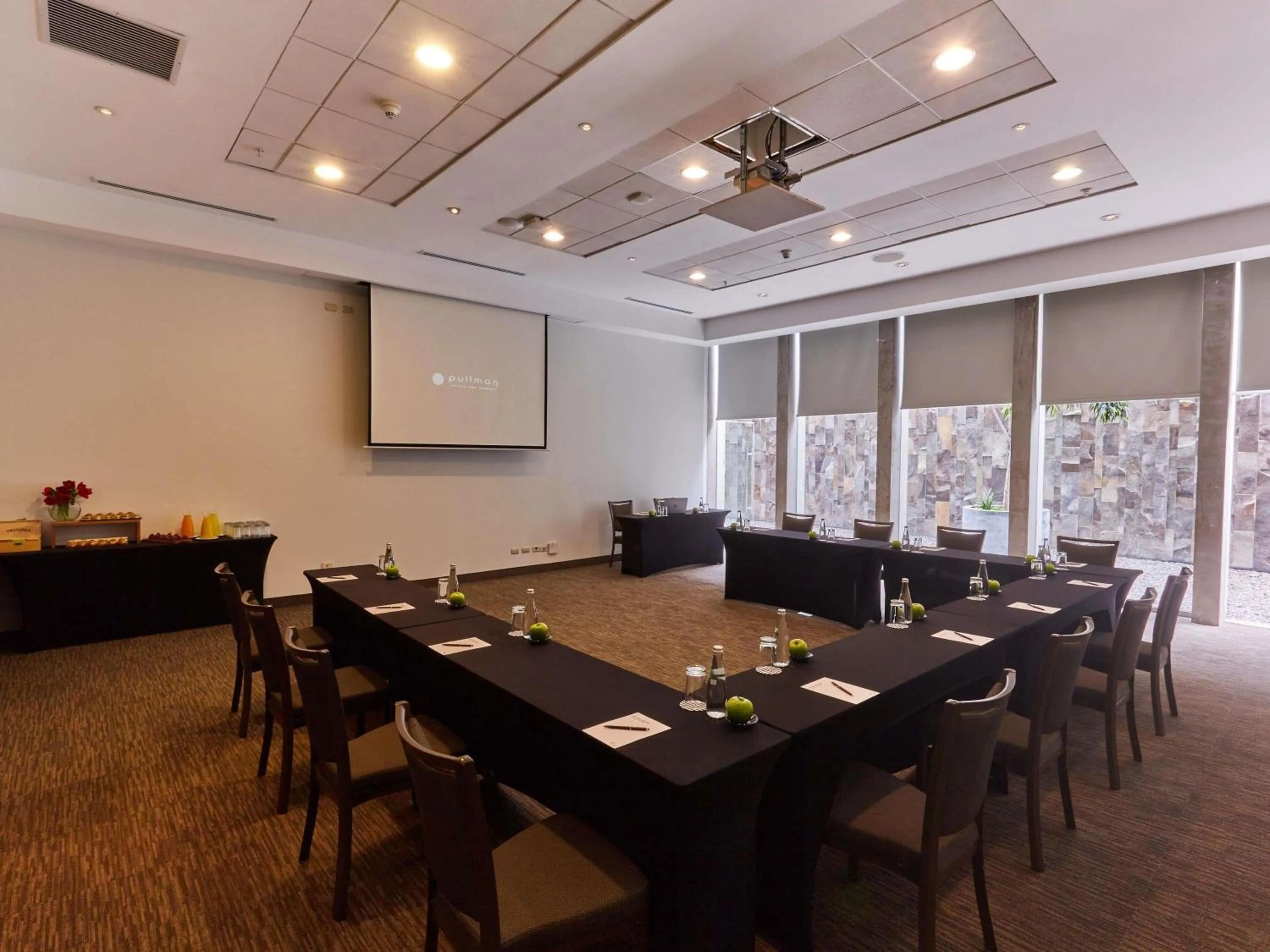 Meeting/conference room in Pullman Lima San Isidro