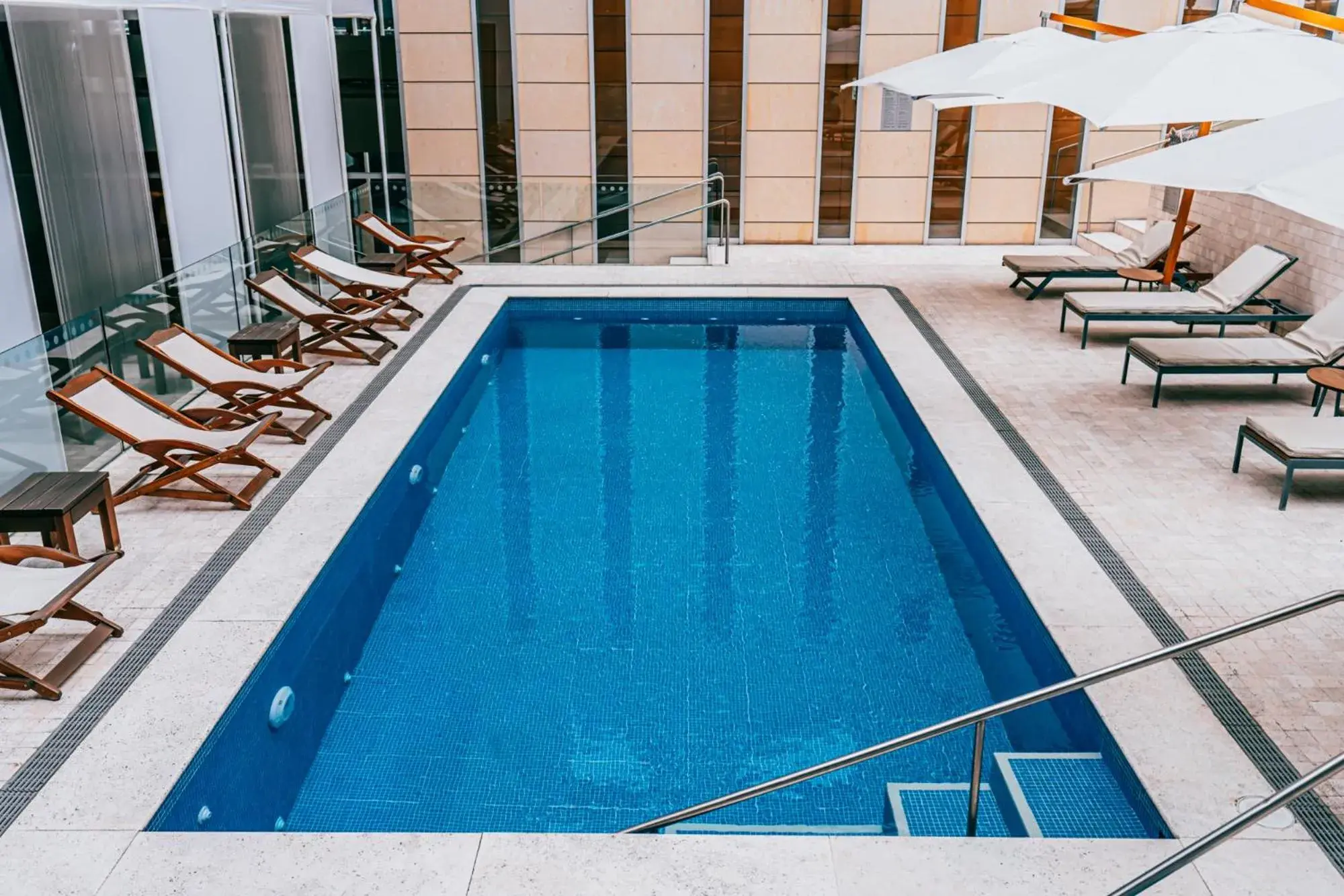 Swimming pool in Pullman Lima San Isidro Swimming pool in Pullman Lima San Isidro