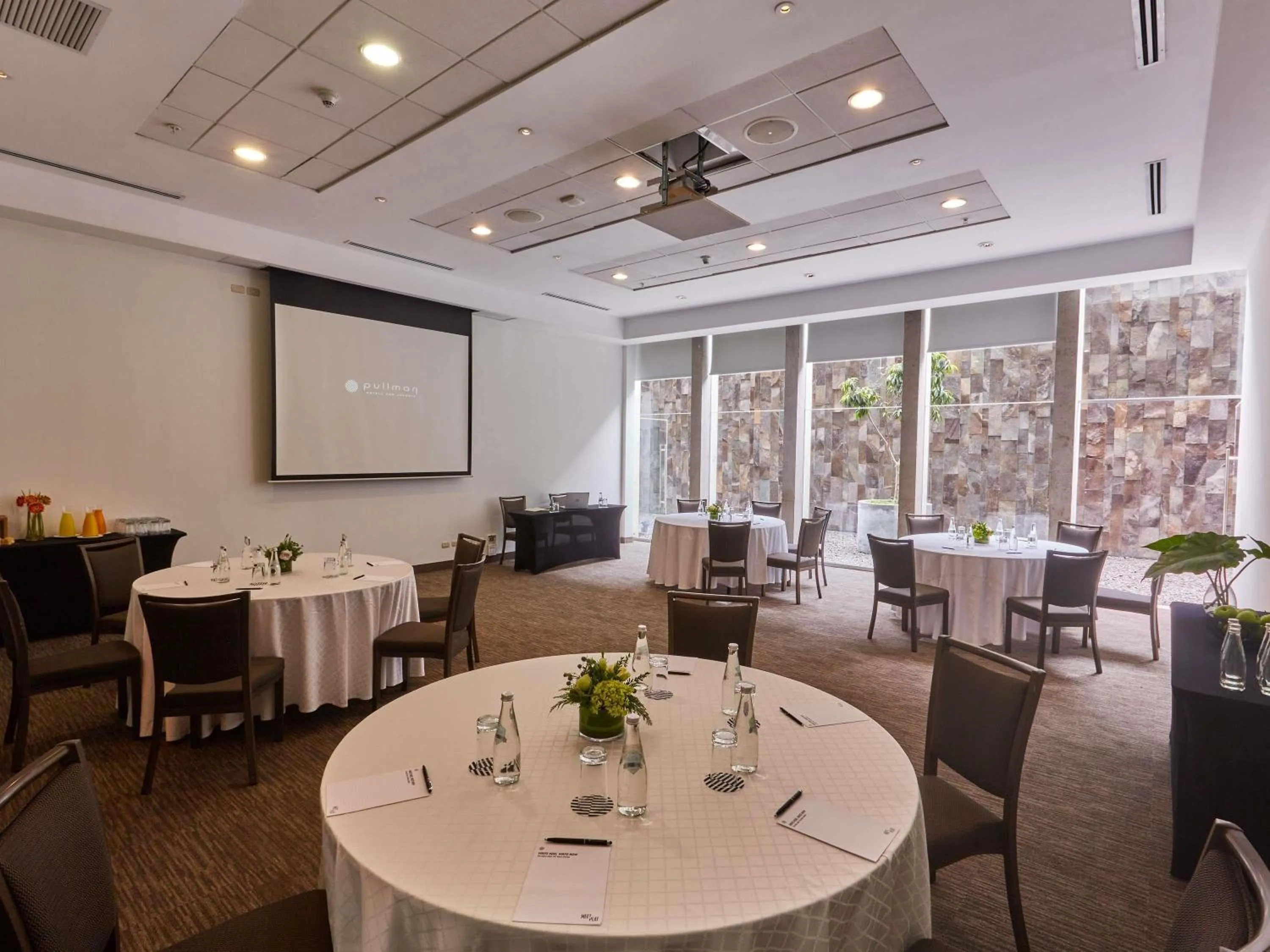 Meeting/conference room in Pullman Lima San Isidro