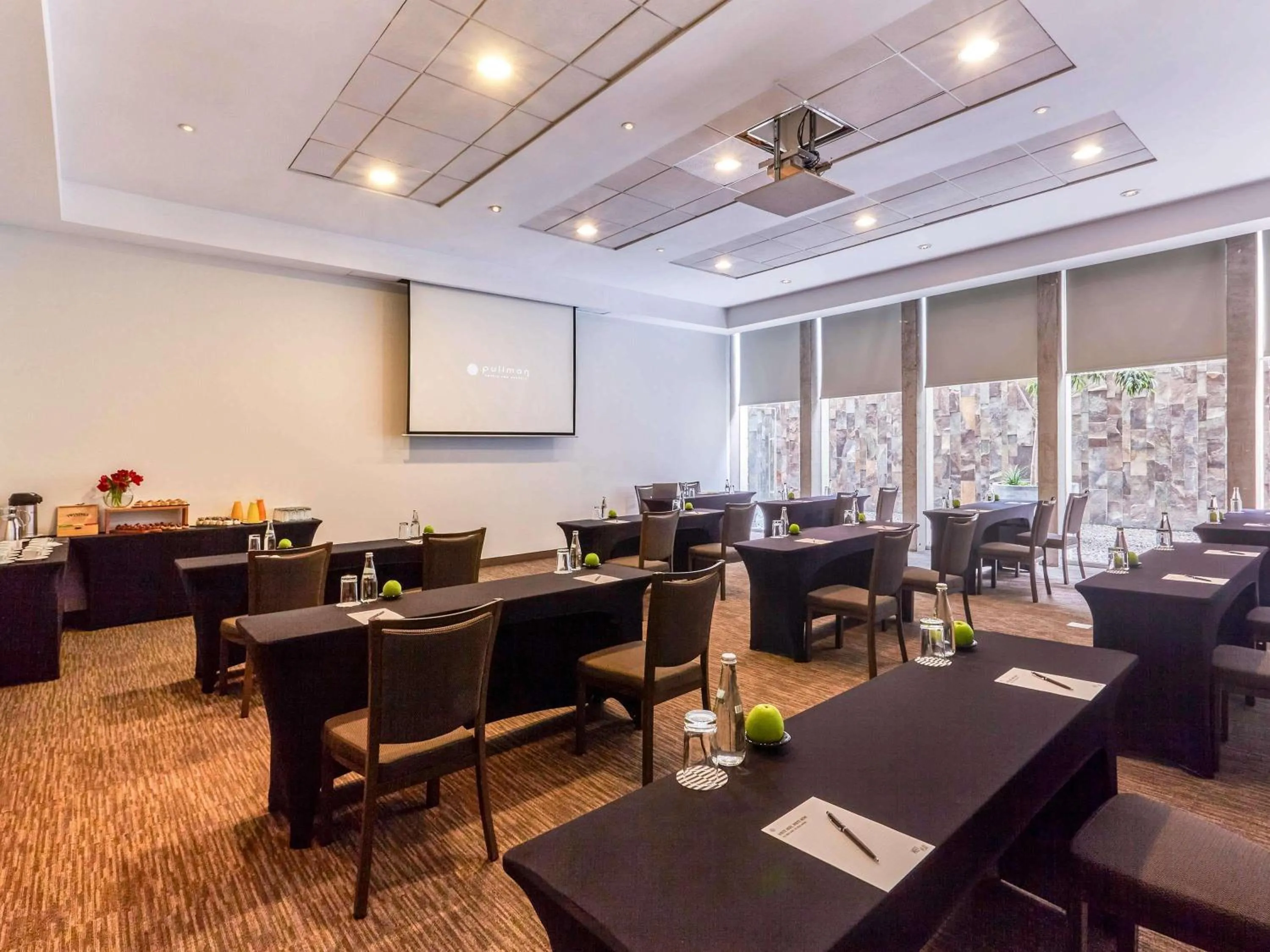 Meeting/conference room in Pullman Lima San Isidro