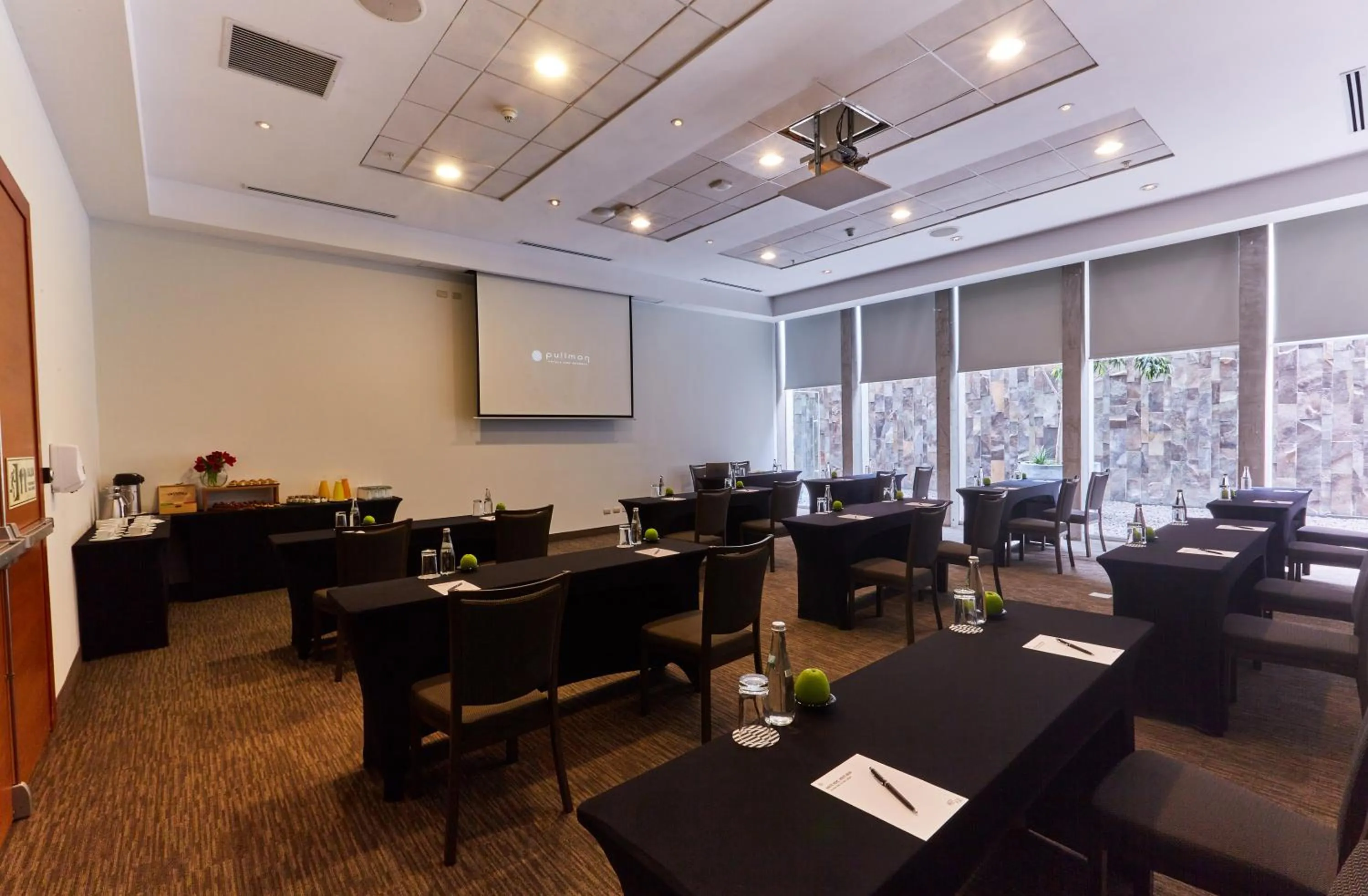Meeting/conference room in Pullman Lima San Isidro