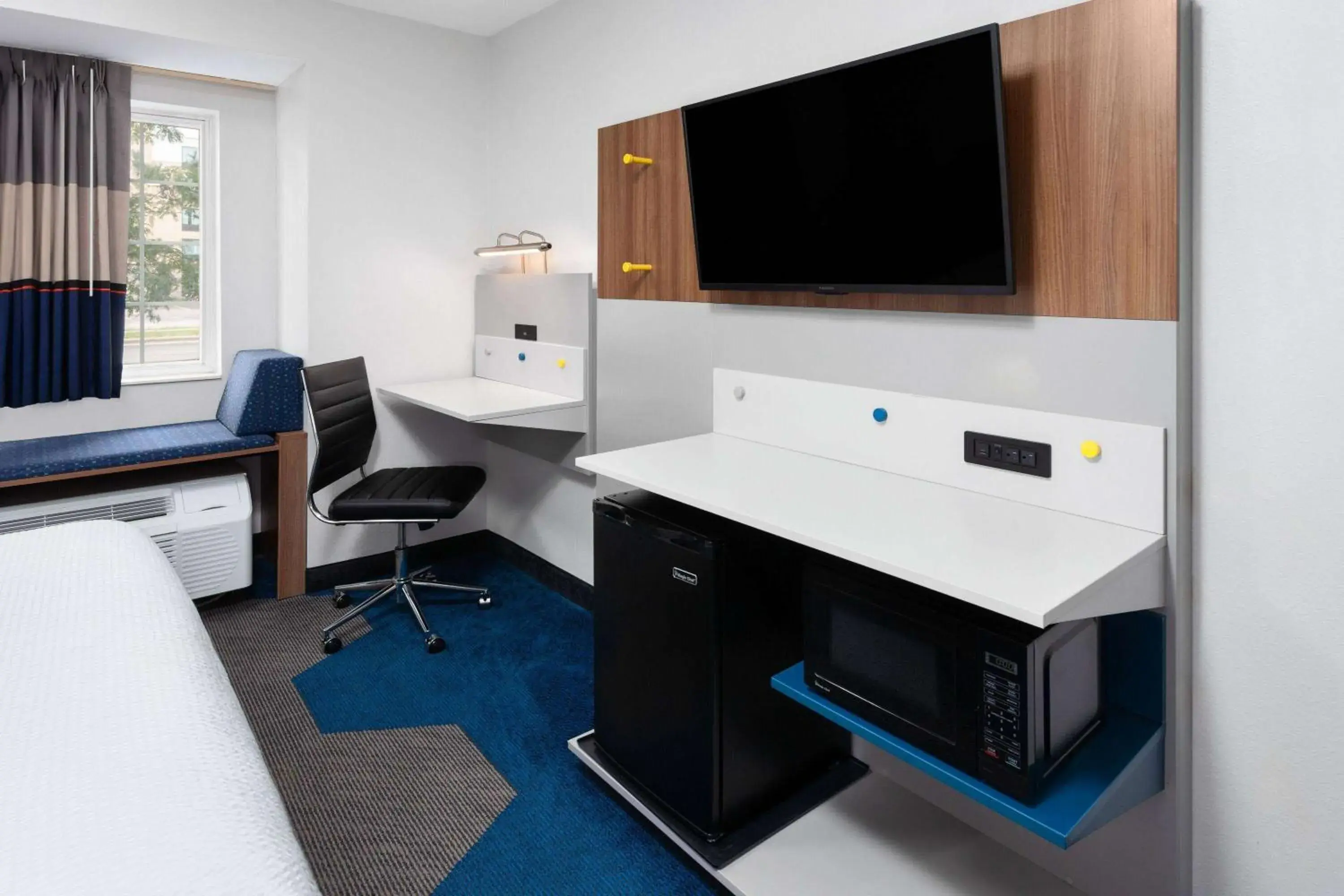 Photo of the whole room, Bed in Microtel Inn by Wyndham Janesville Photo of the whole room, Bed in Microtel Inn by Wyndham Janesville