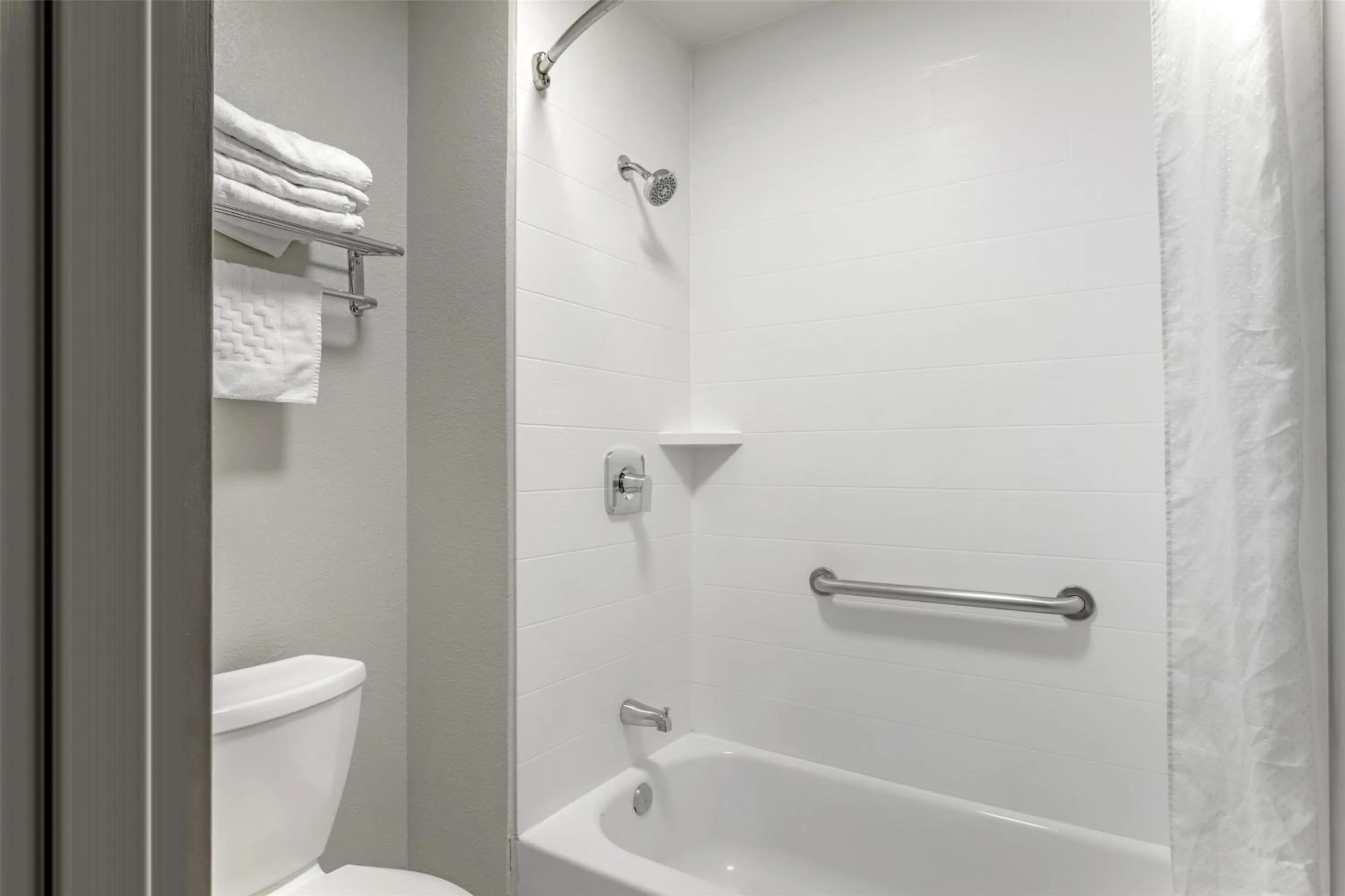 Bathroom in Best Western Knoxville Airport / Alcoa, TN