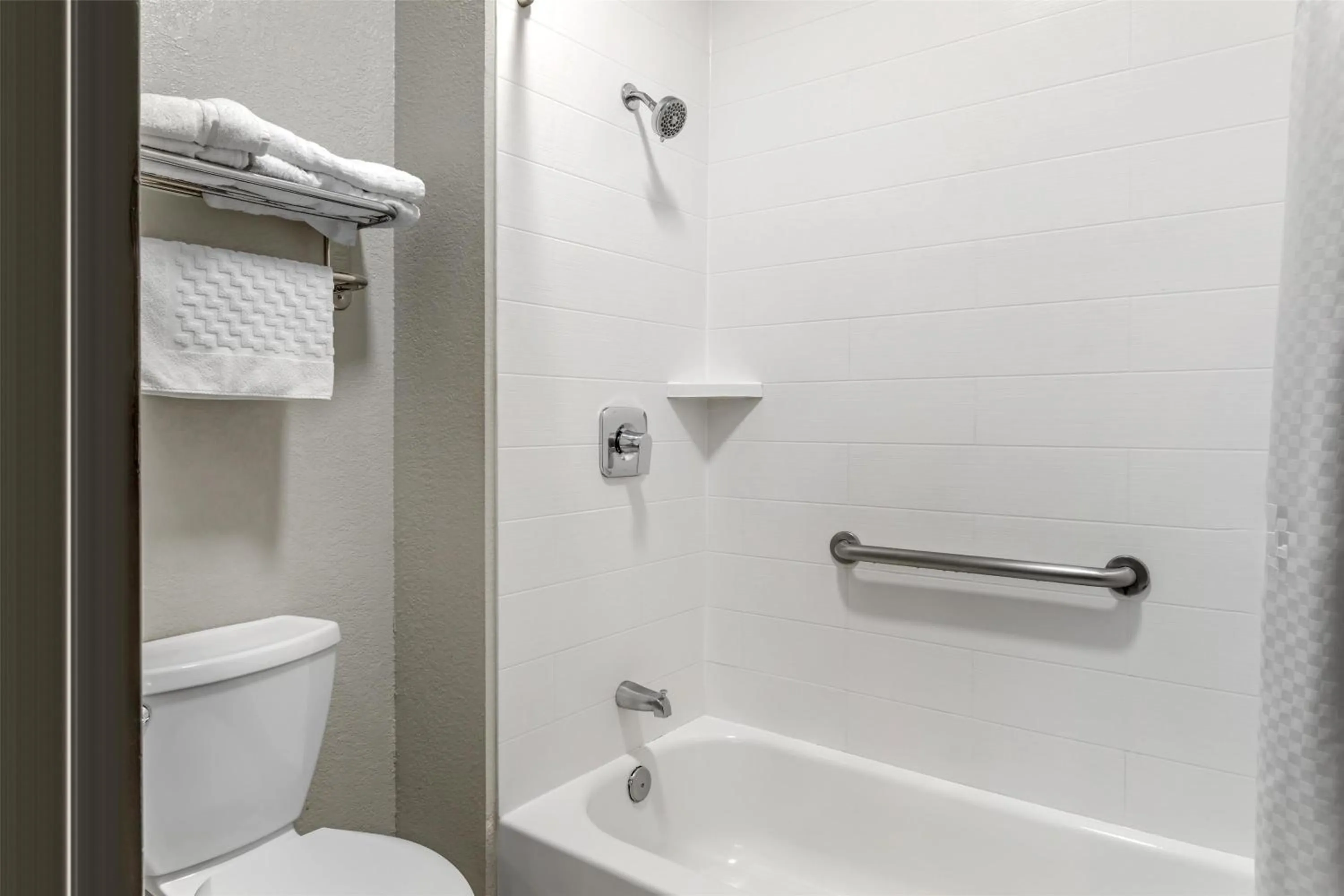 Bathroom in Best Western Knoxville Airport / Alcoa, TN