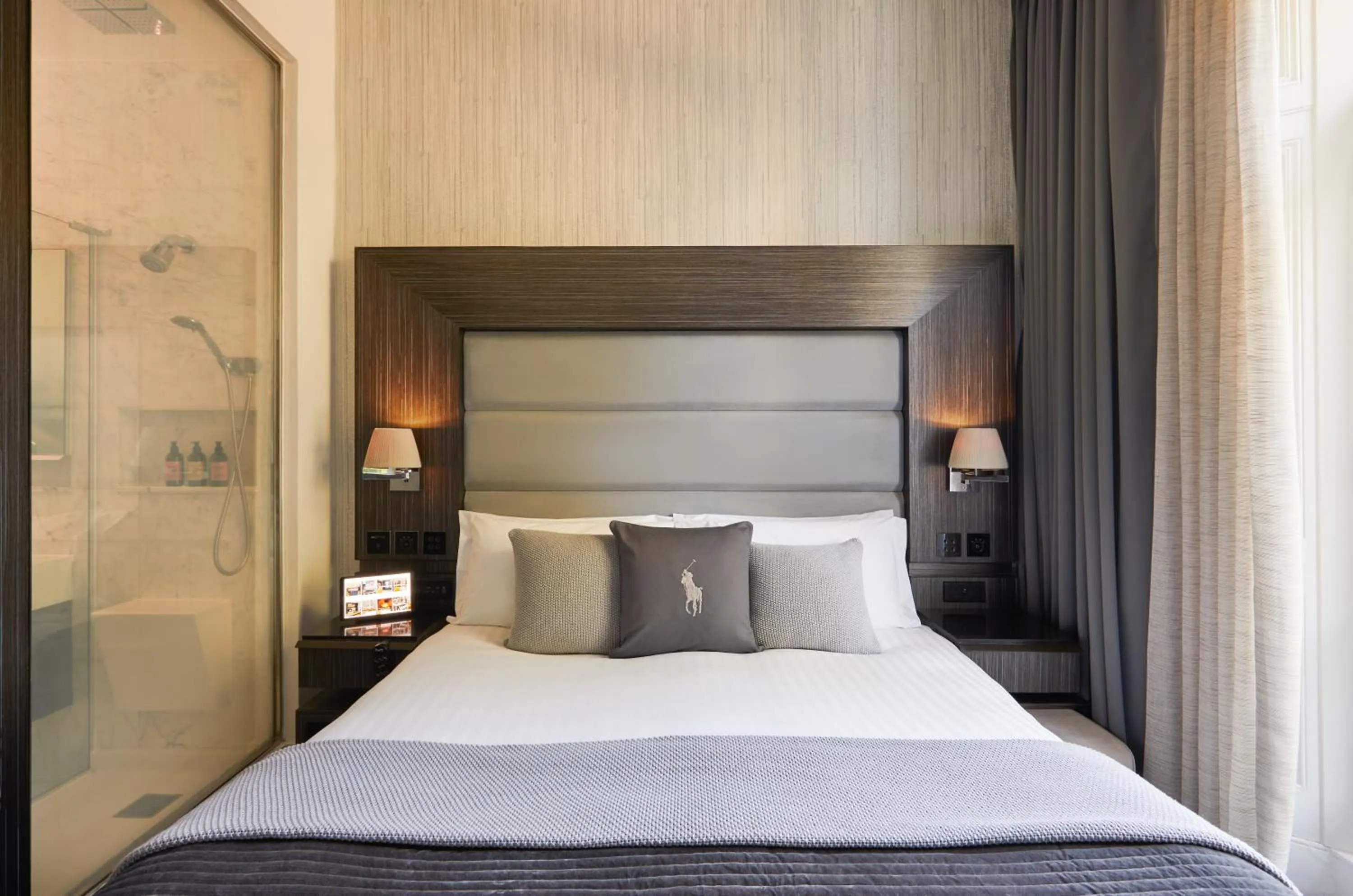 Bedroom, Bed in Eccleston Square Hotel