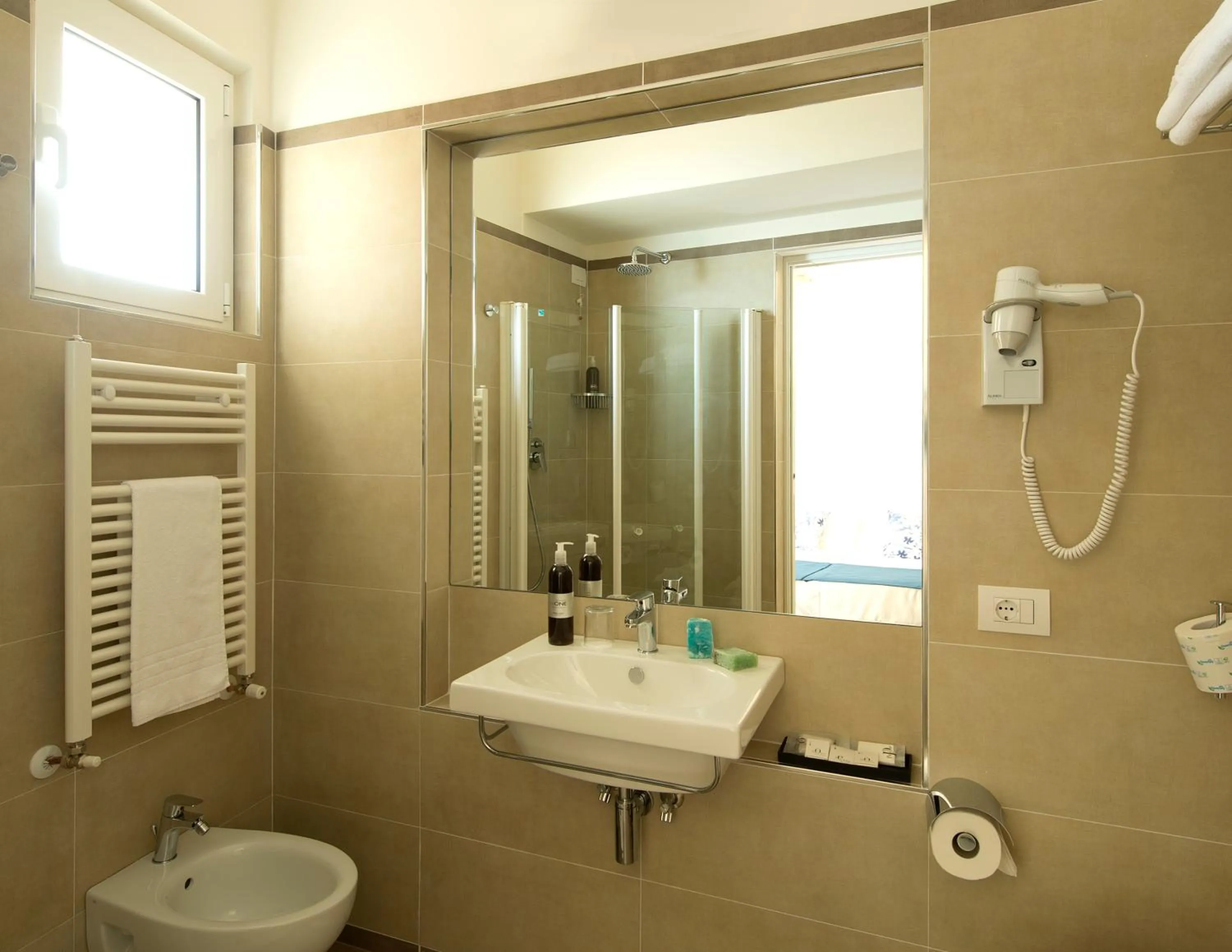 Shower in UNA HOTELS Imperial Beach Hotel