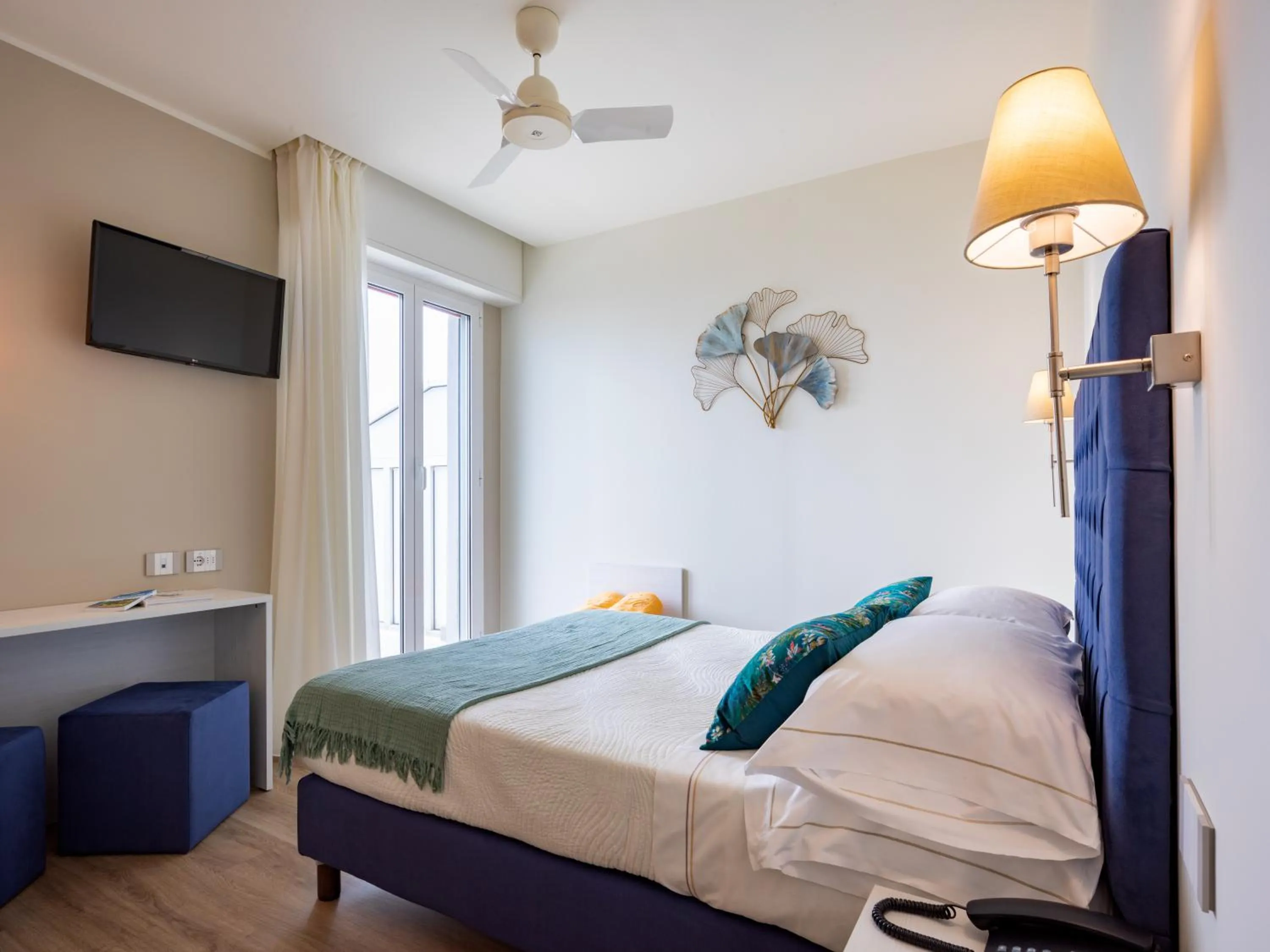 Bed in UNA HOTELS Imperial Beach Hotel