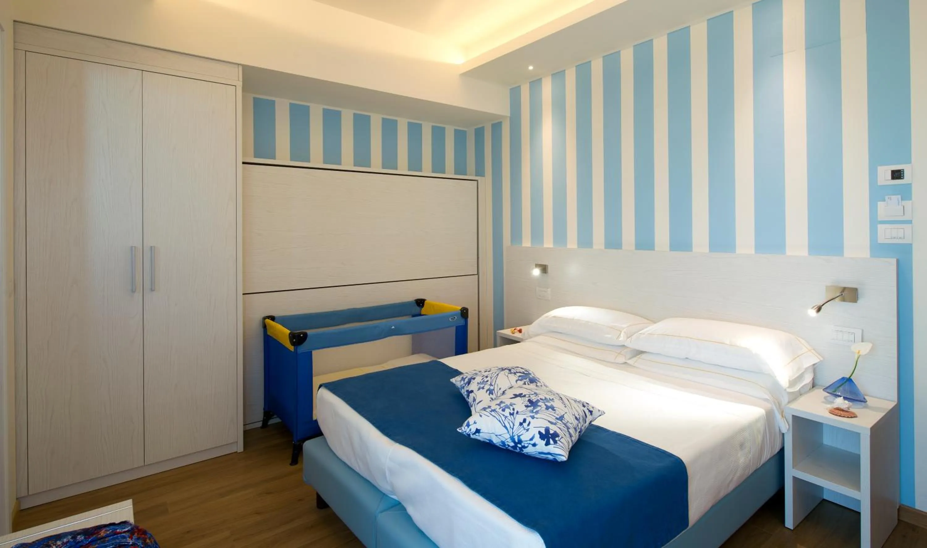 UNA HOTELS Imperial Beach Hotel