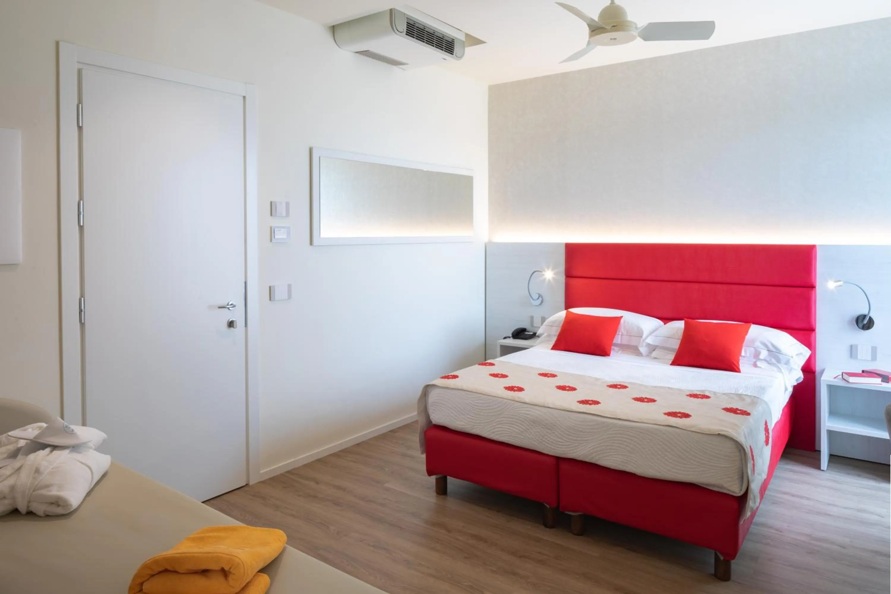 UNA HOTELS Imperial Beach Hotel