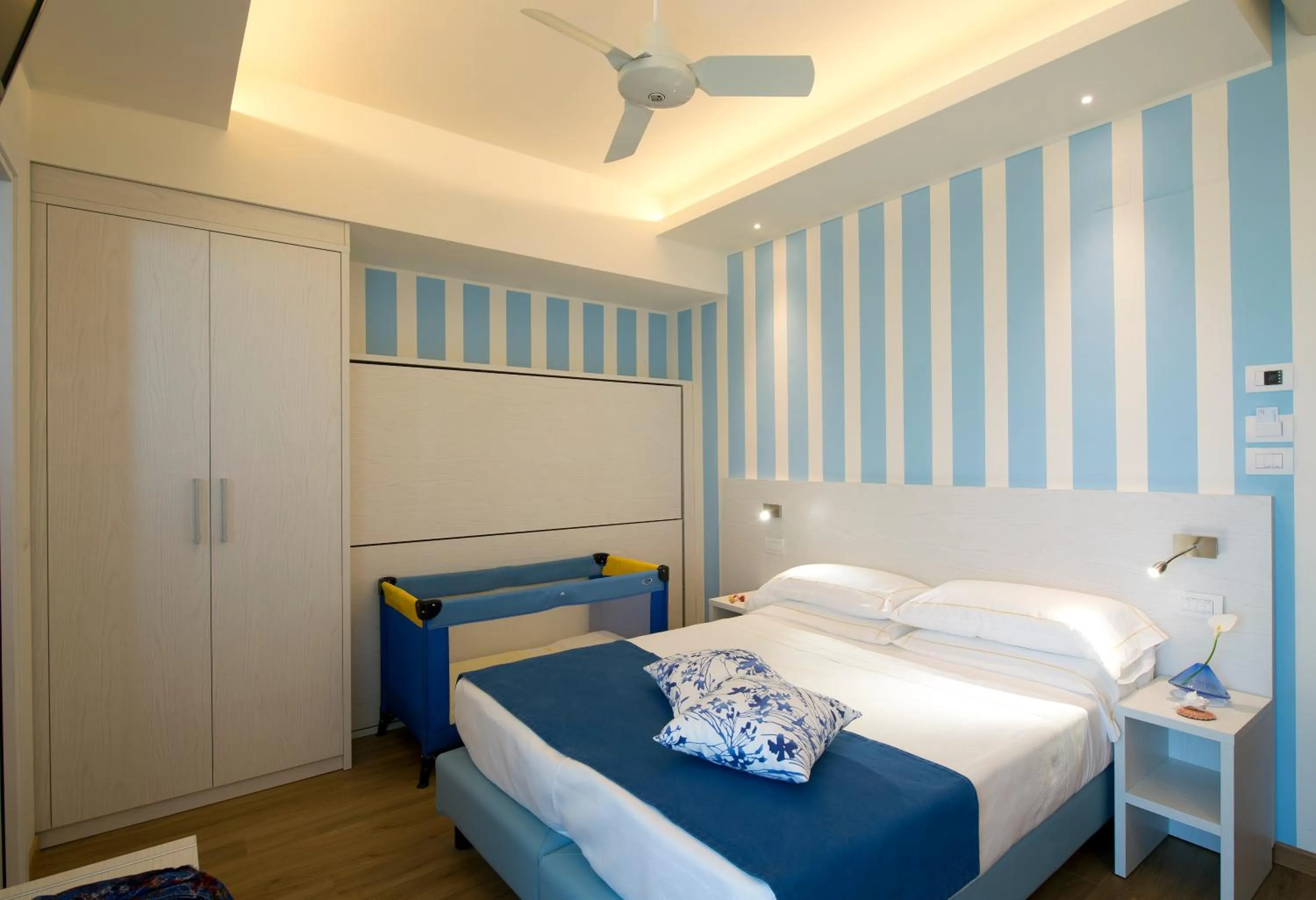 Decorative detail in UNA HOTELS Imperial Beach Hotel