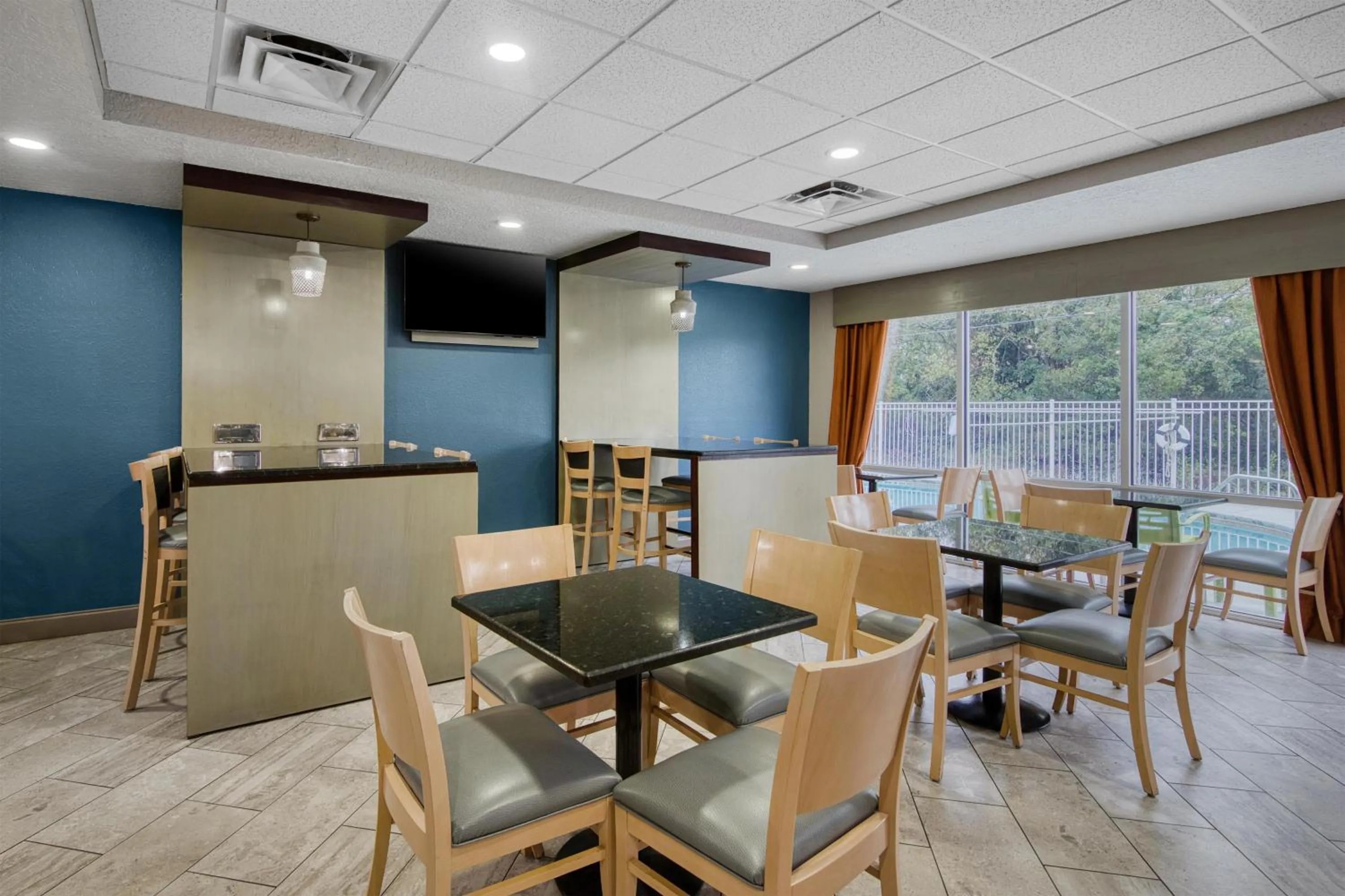 Breakfast in Best Western Waldo Inn & Suites