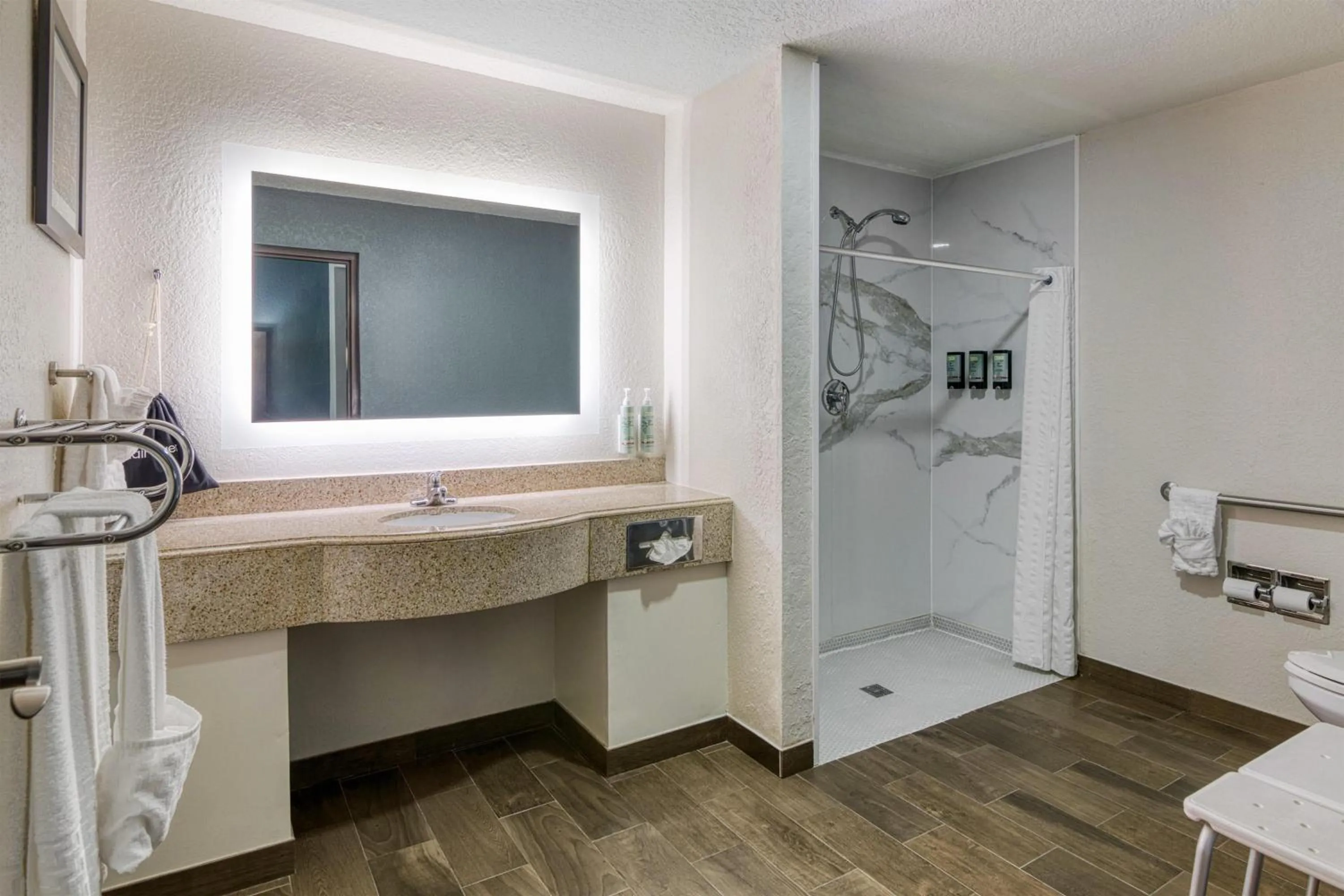 Bathroom in Best Western Waldo Inn & Suites