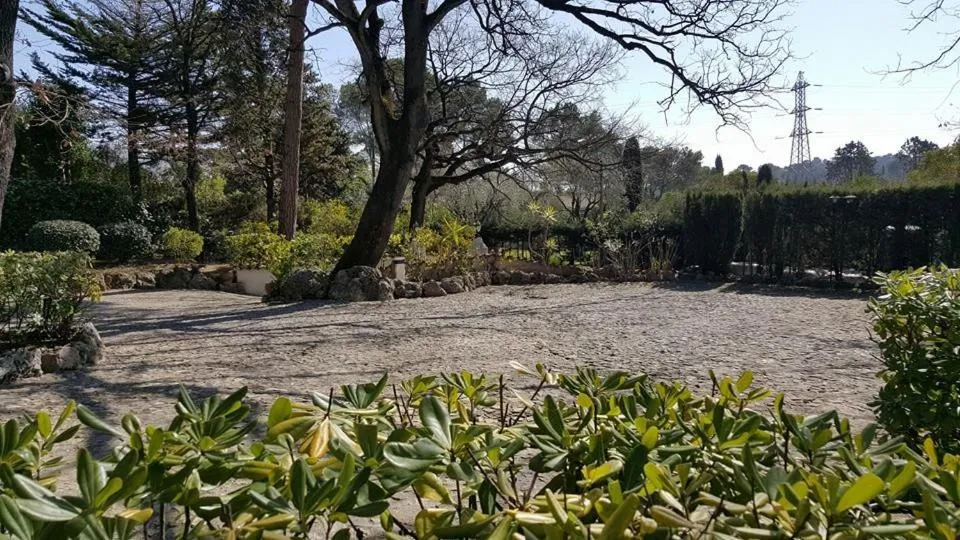 Parking in Le Mas de Mougins