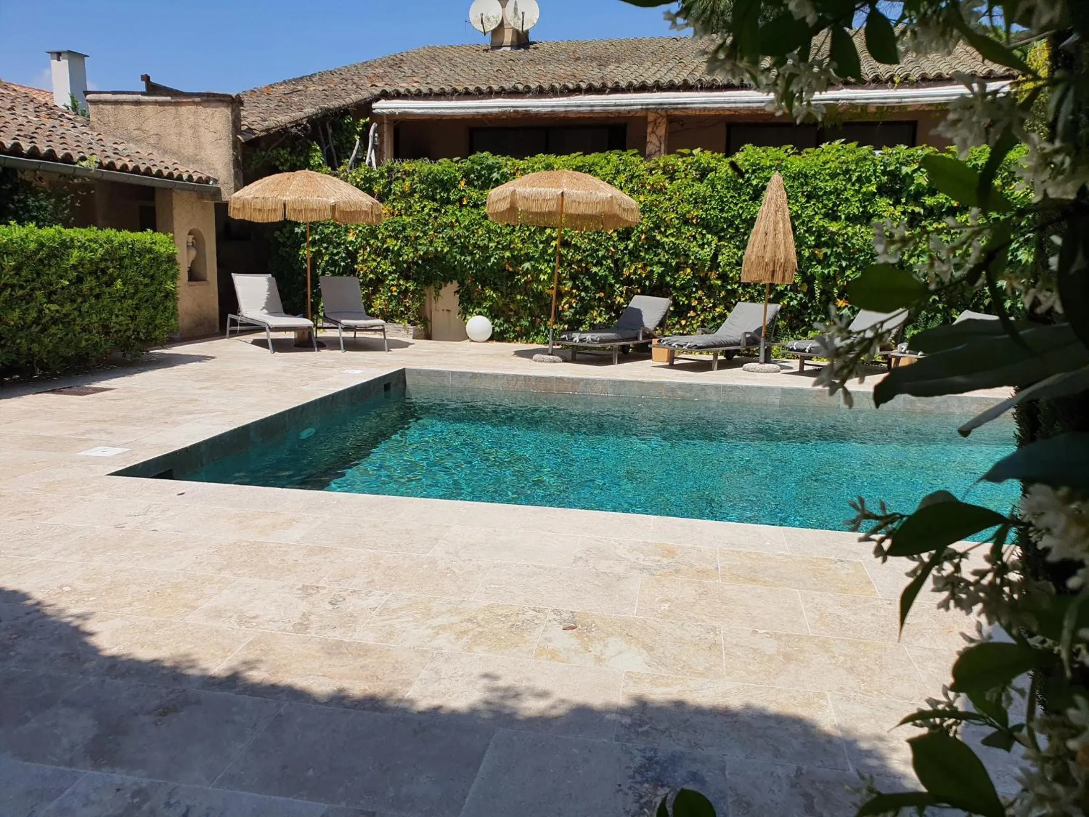 Swimming pool in Le Mas de Mougins