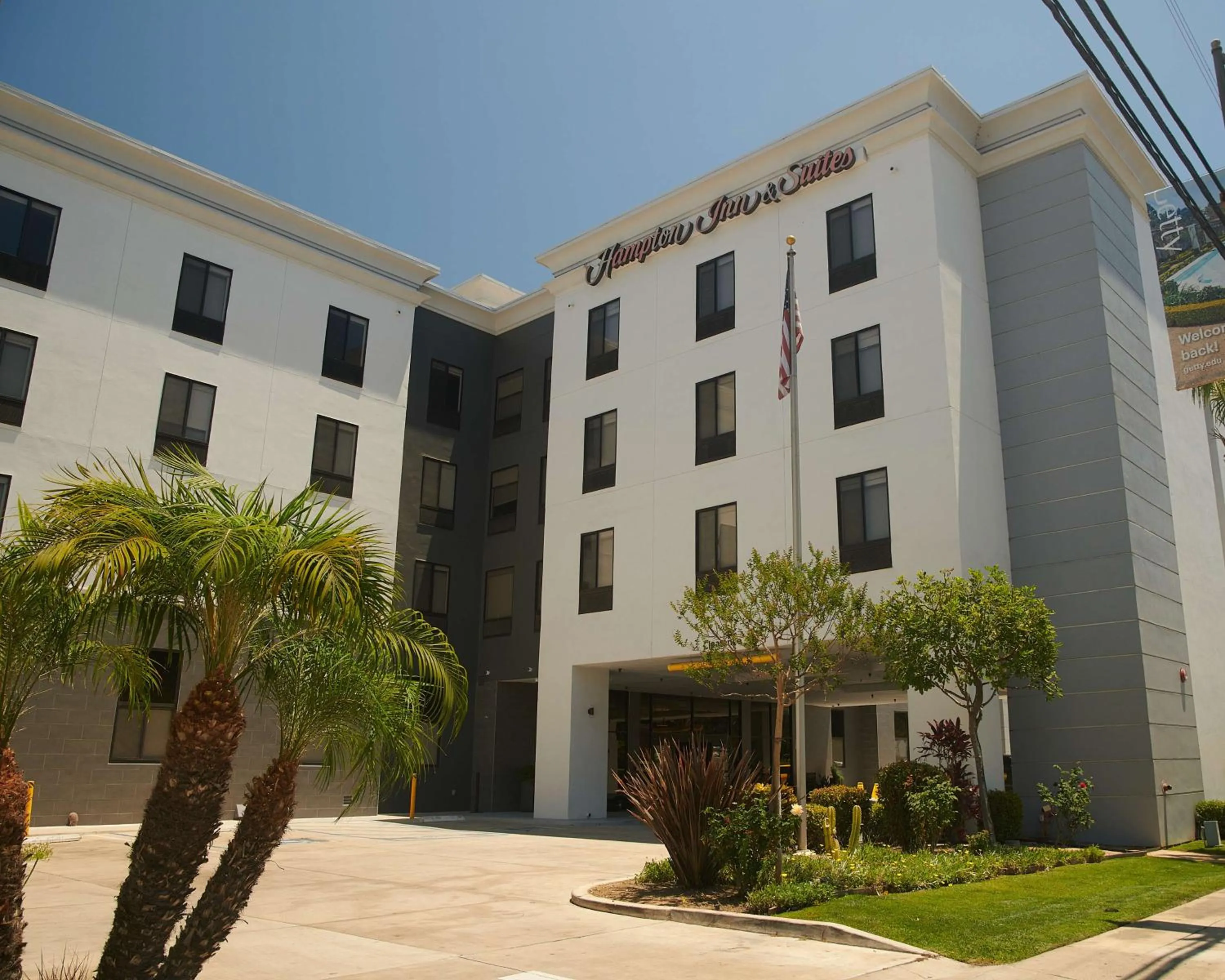 Property building in Hampton Inn & Suites Sherman Oaks