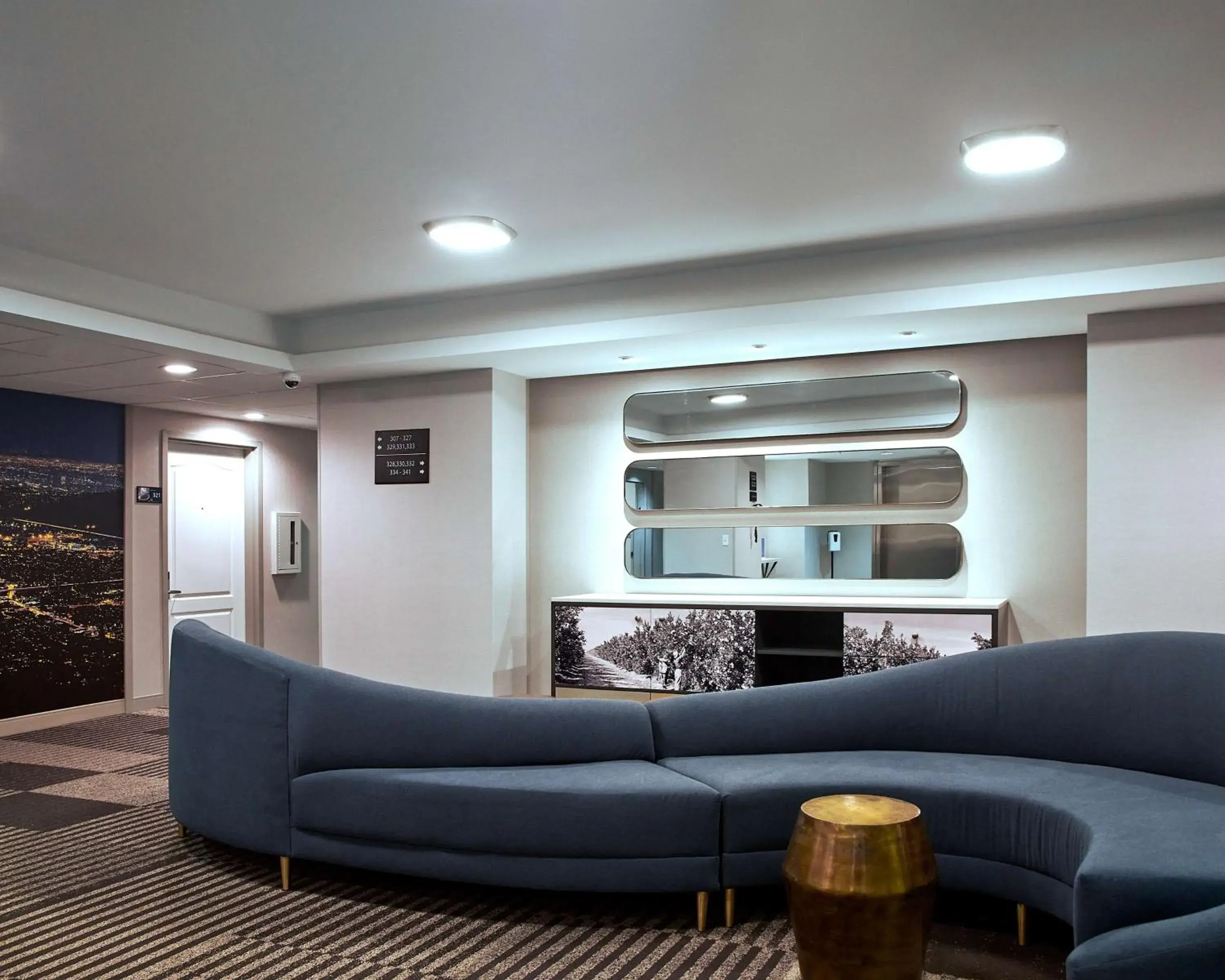 Lobby or reception in Hampton Inn & Suites Sherman Oaks Lobby or reception in Hampton Inn & Suites Sherman Oaks