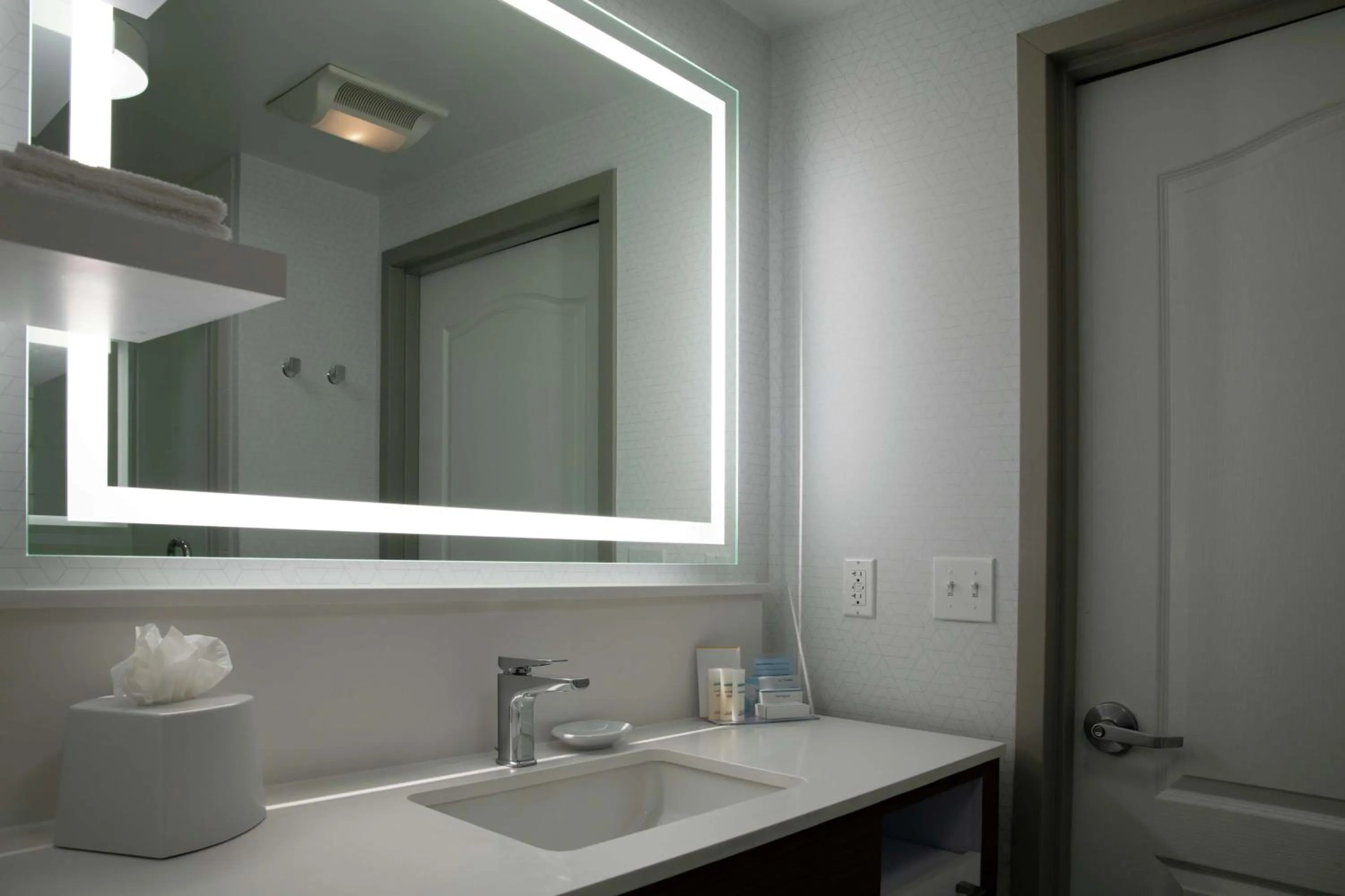 Bathroom in Hampton Inn & Suites Sherman Oaks