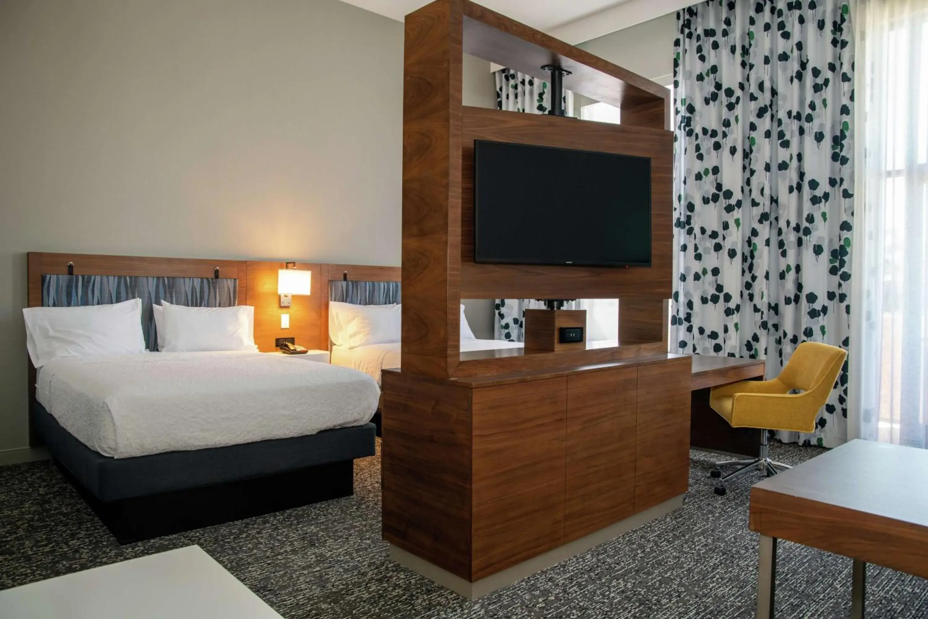 Bedroom, Bed in Hampton Inn & Suites Sherman Oaks Bedroom, Bed in Hampton Inn & Suites Sherman Oaks