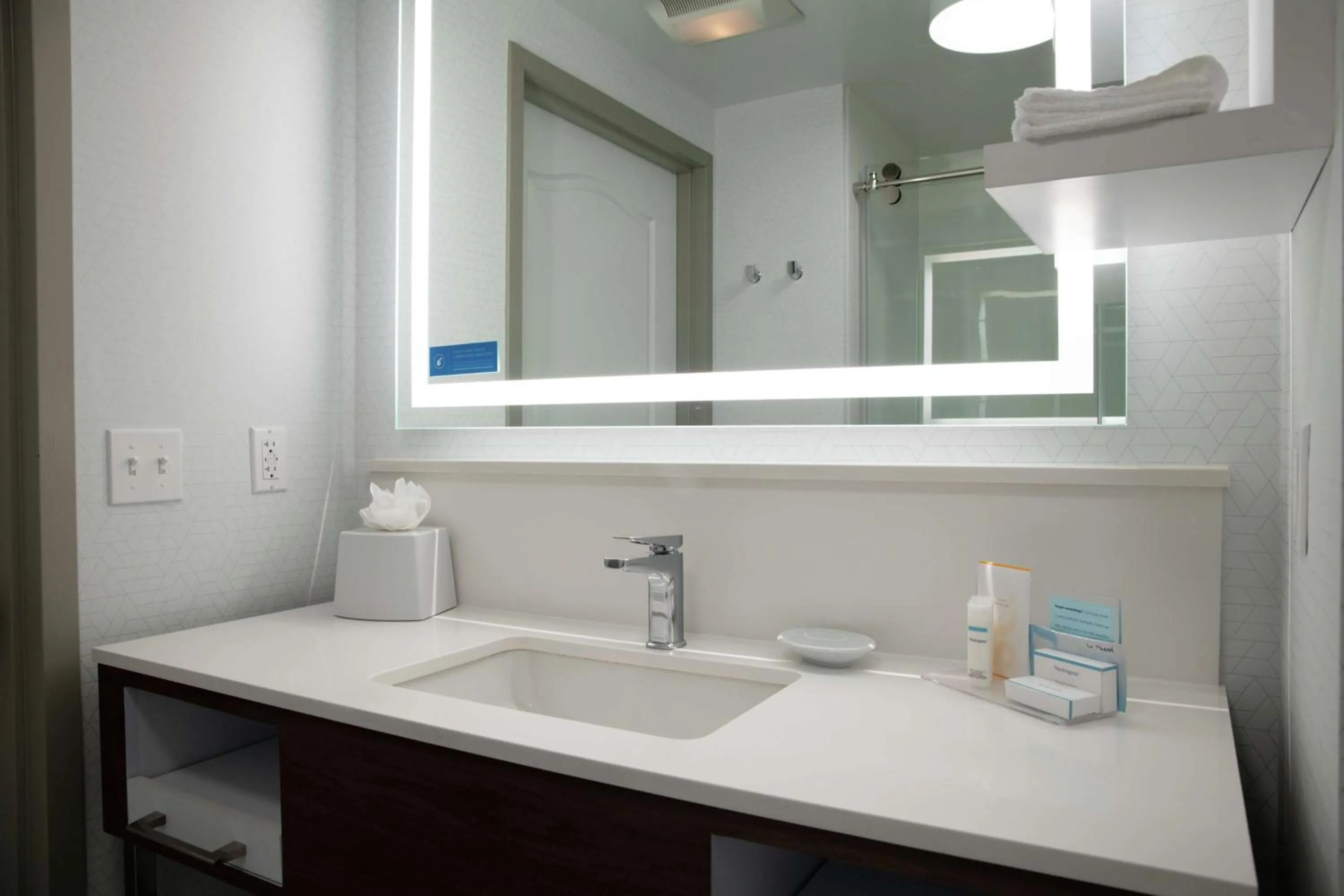 Bathroom in Hampton Inn & Suites Sherman Oaks