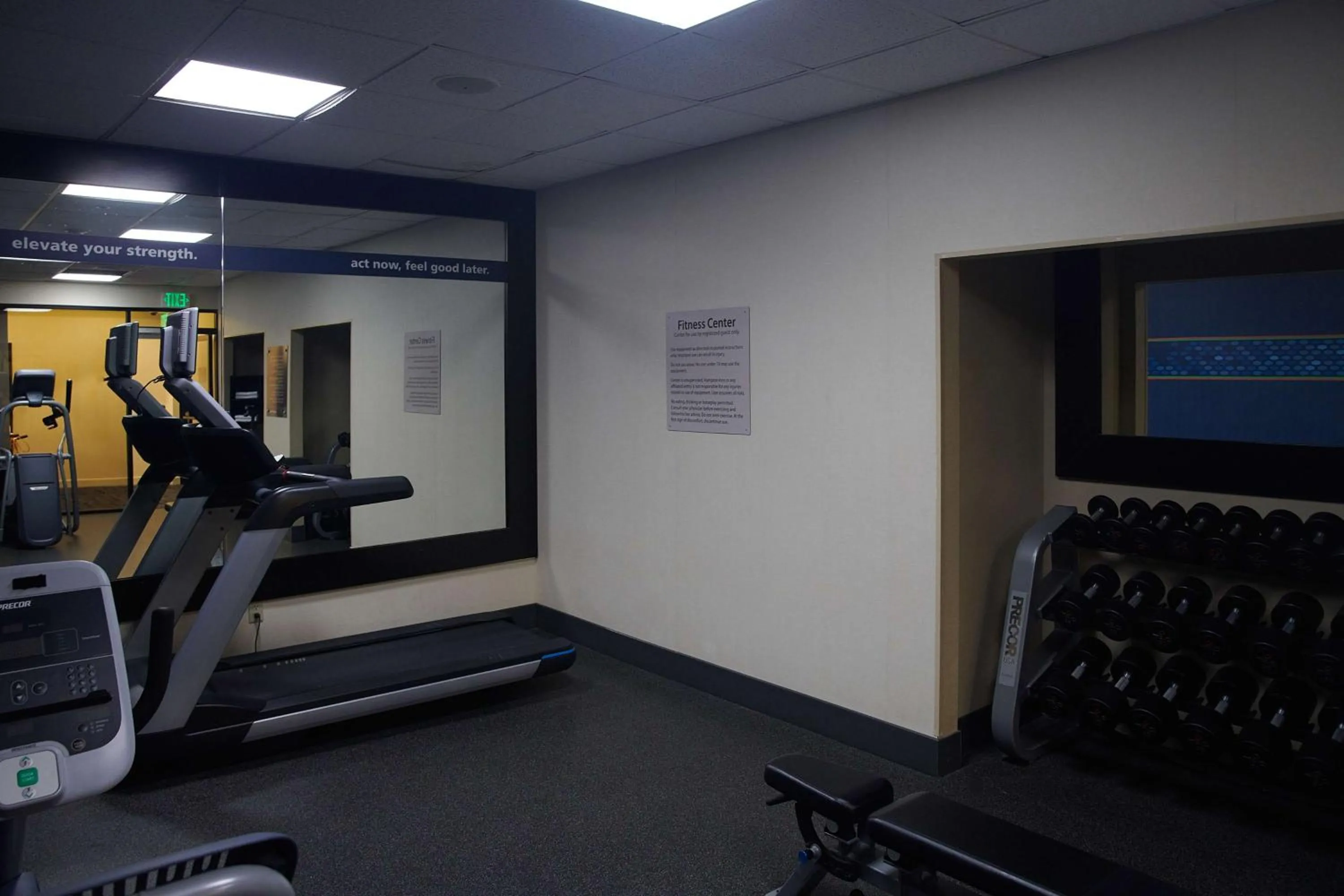Fitness centre/facilities in Hampton Inn & Suites Sherman Oaks